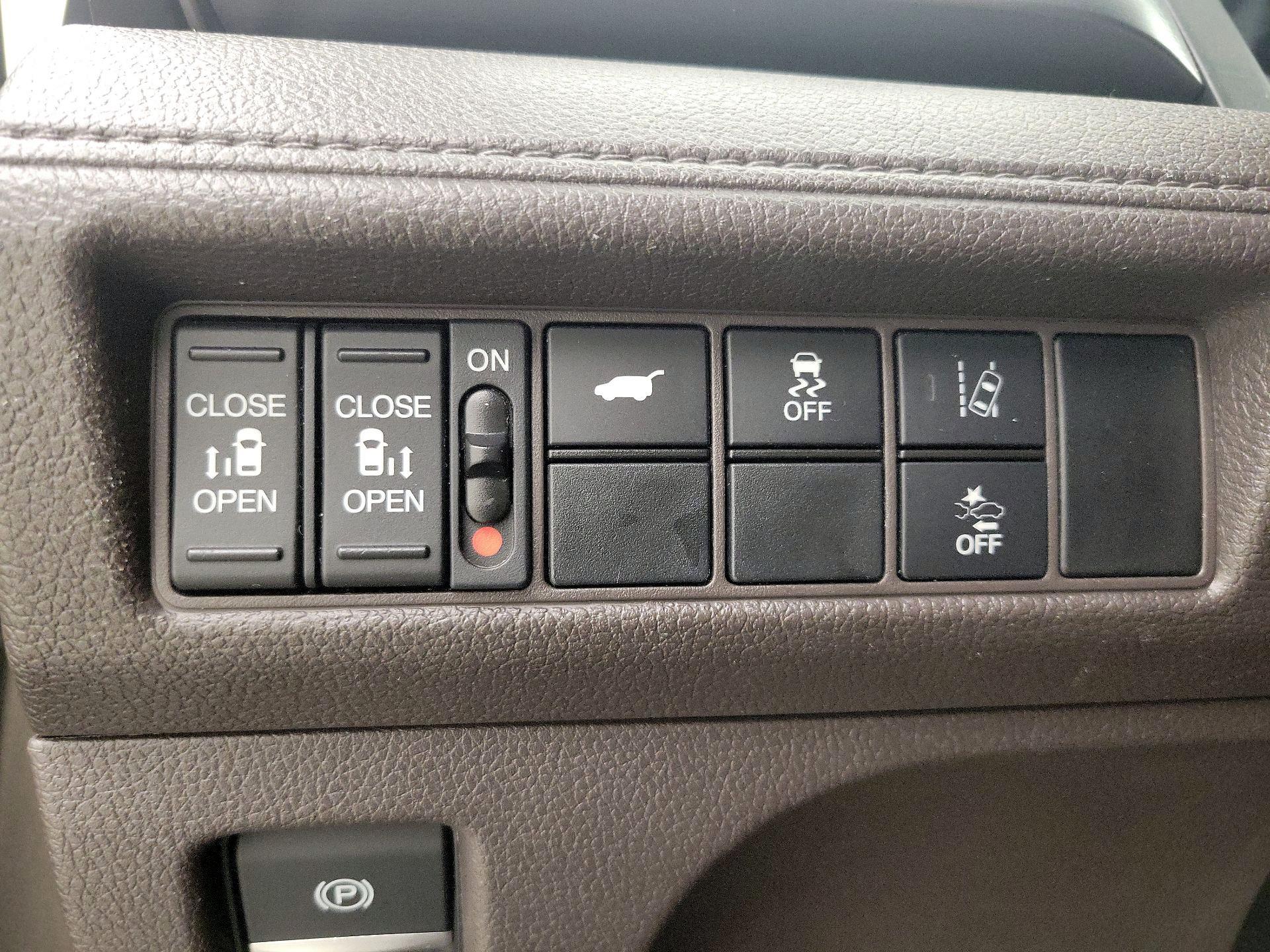 Thumbnail: 2019 Honda Odyssey - 13