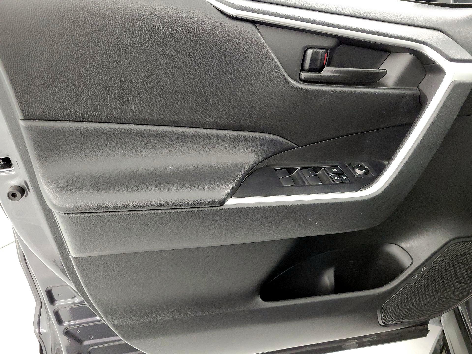 Thumbnail: 2023 Toyota RAV4 - 12