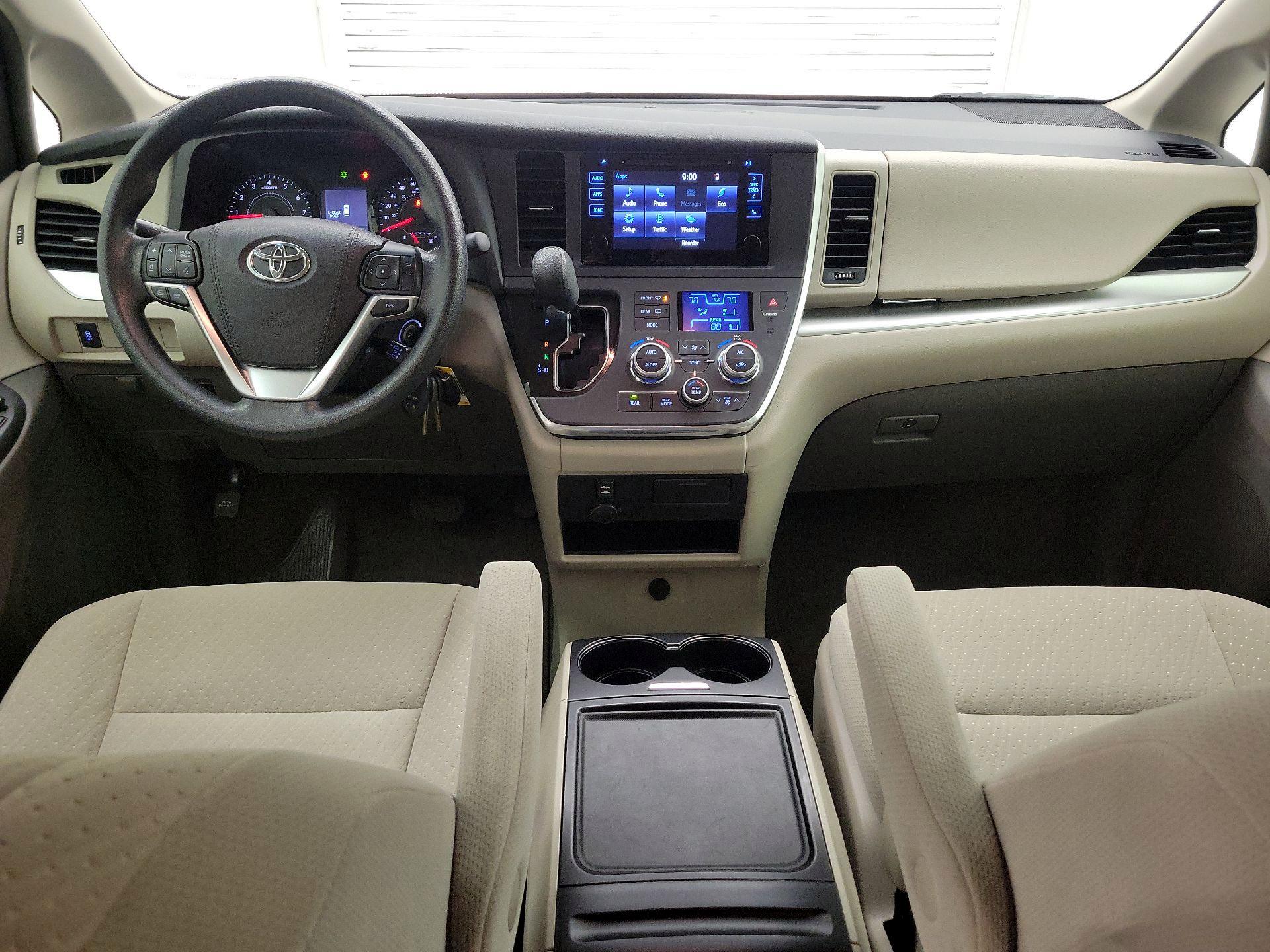 Thumbnail: 2017 Toyota Sienna - 9