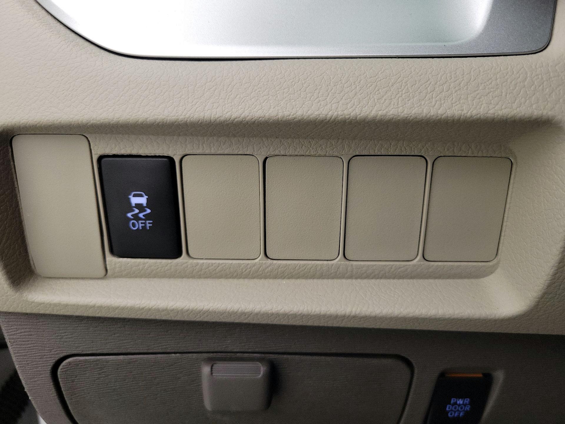 Thumbnail: 2017 Toyota Sienna - 13