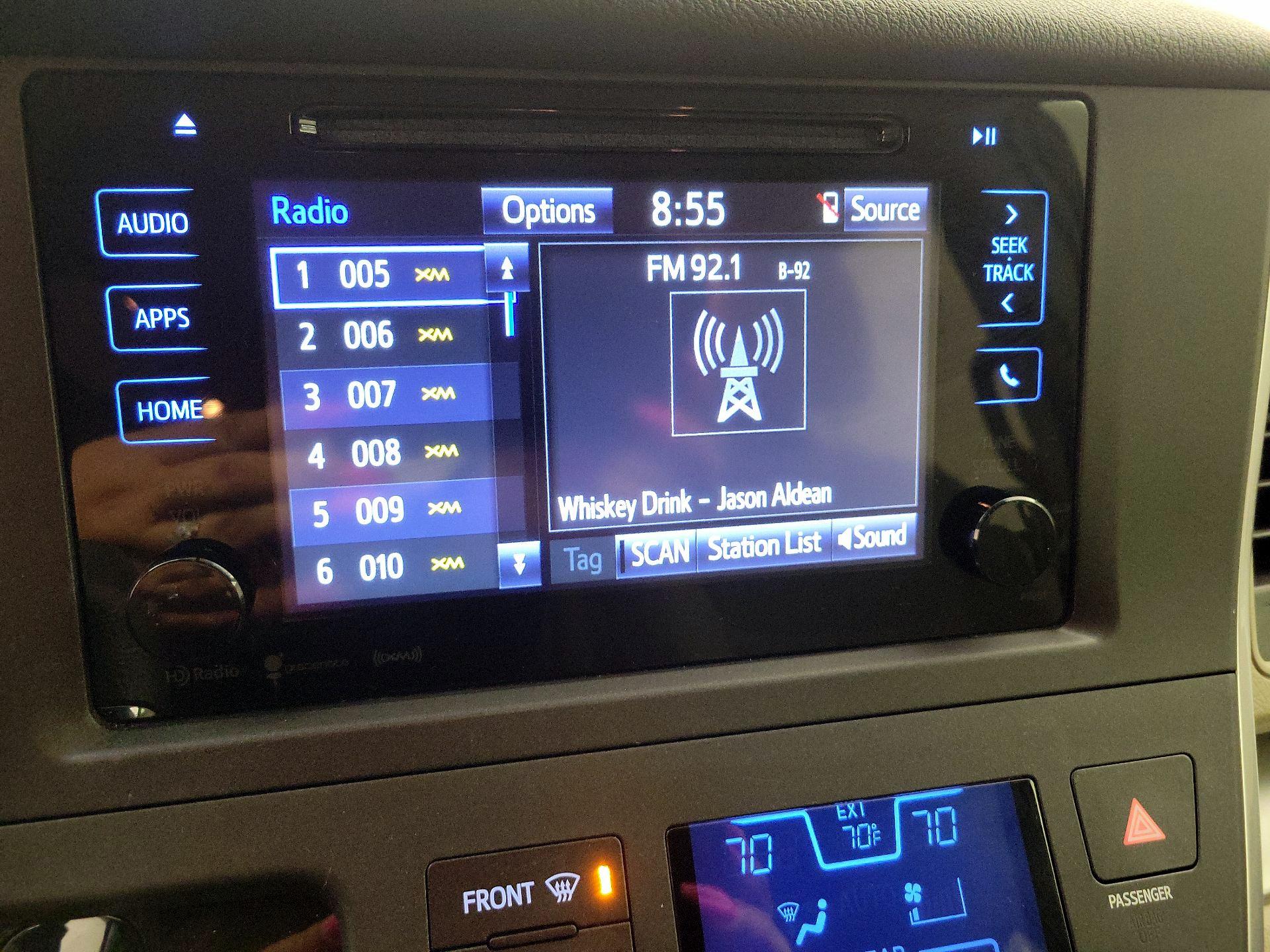 Thumbnail: 2017 Toyota Sienna - 15