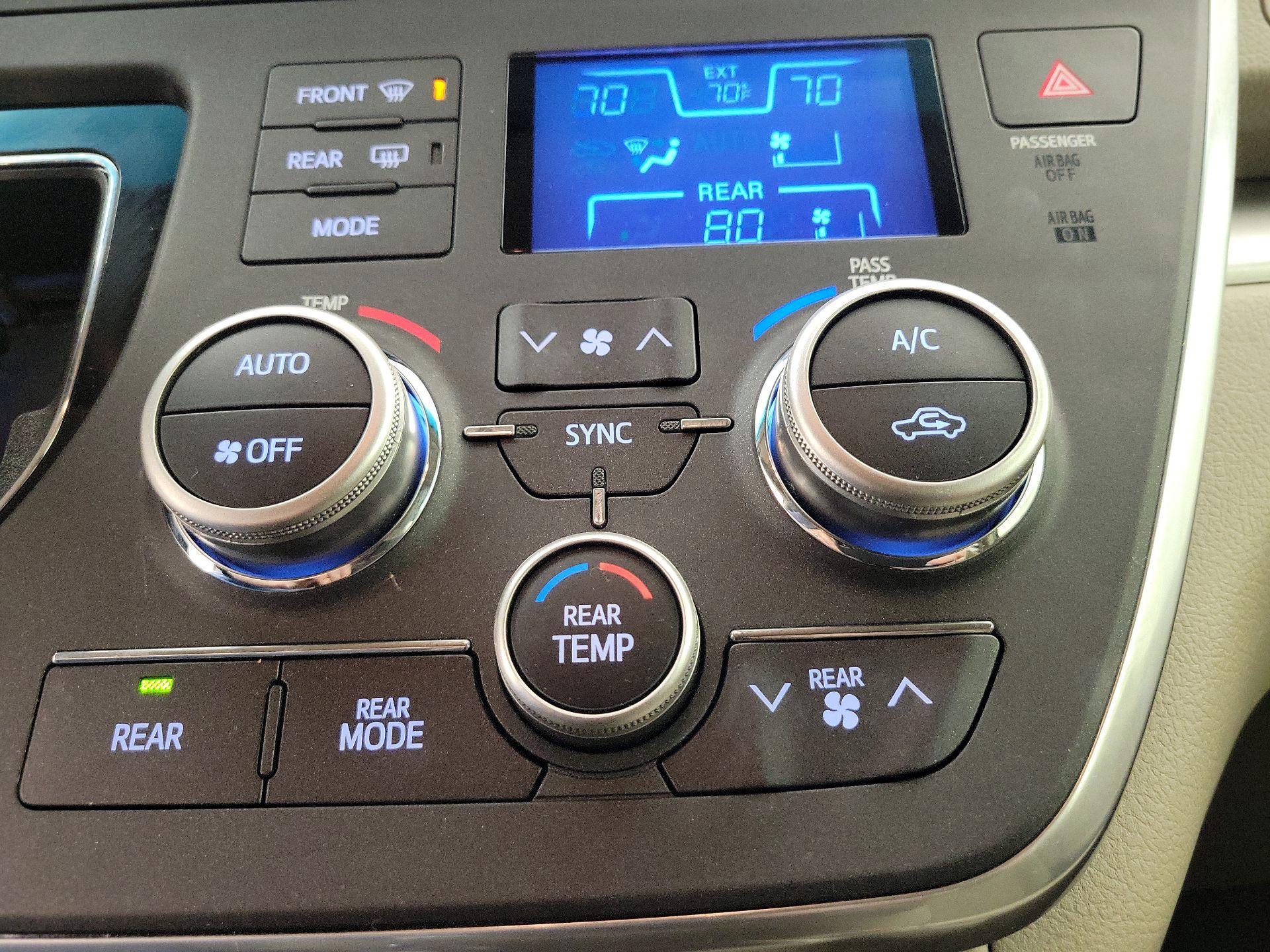 Thumbnail: 2017 Toyota Sienna - 16