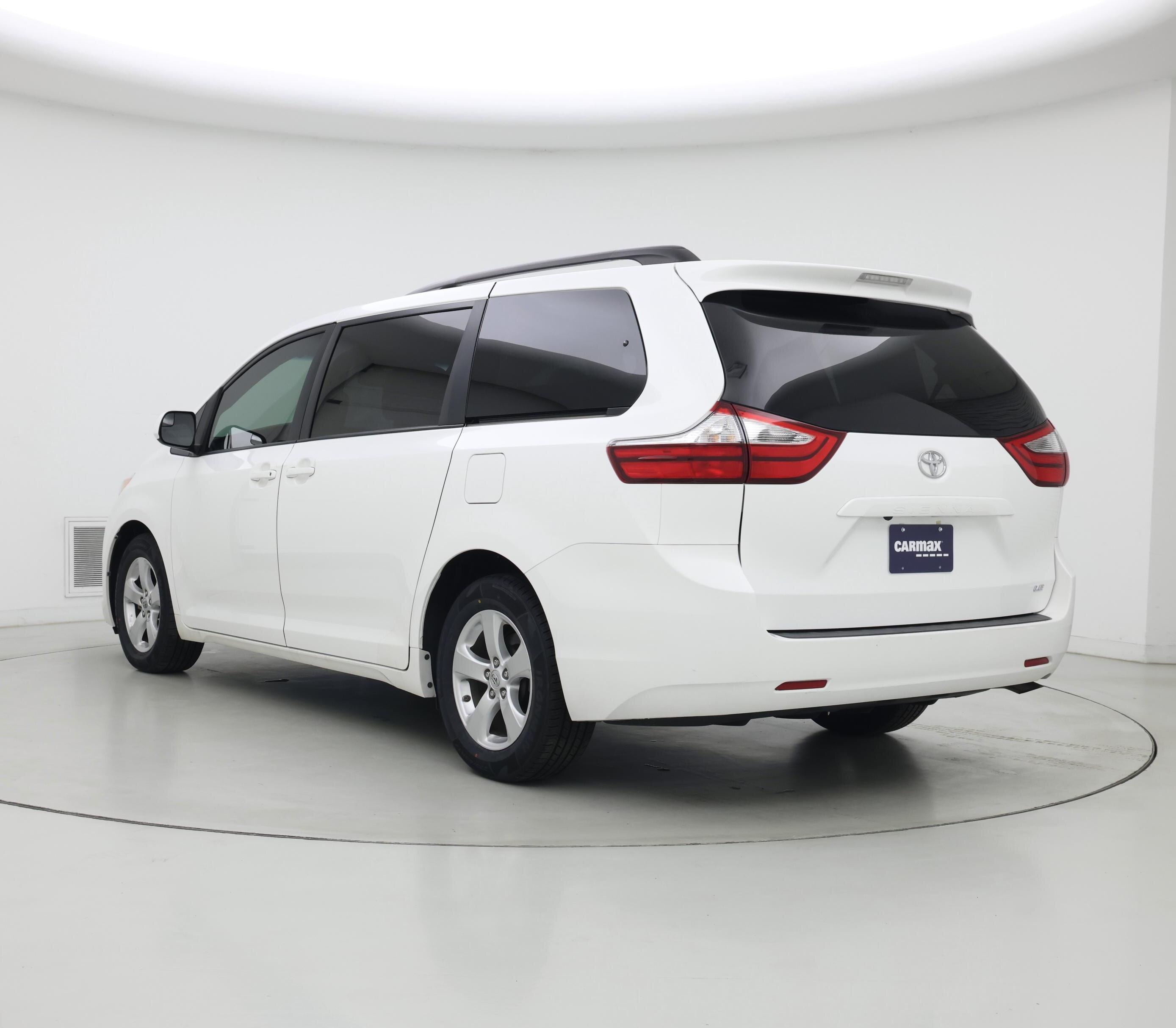 Thumbnail: 2017 Toyota Sienna - 2