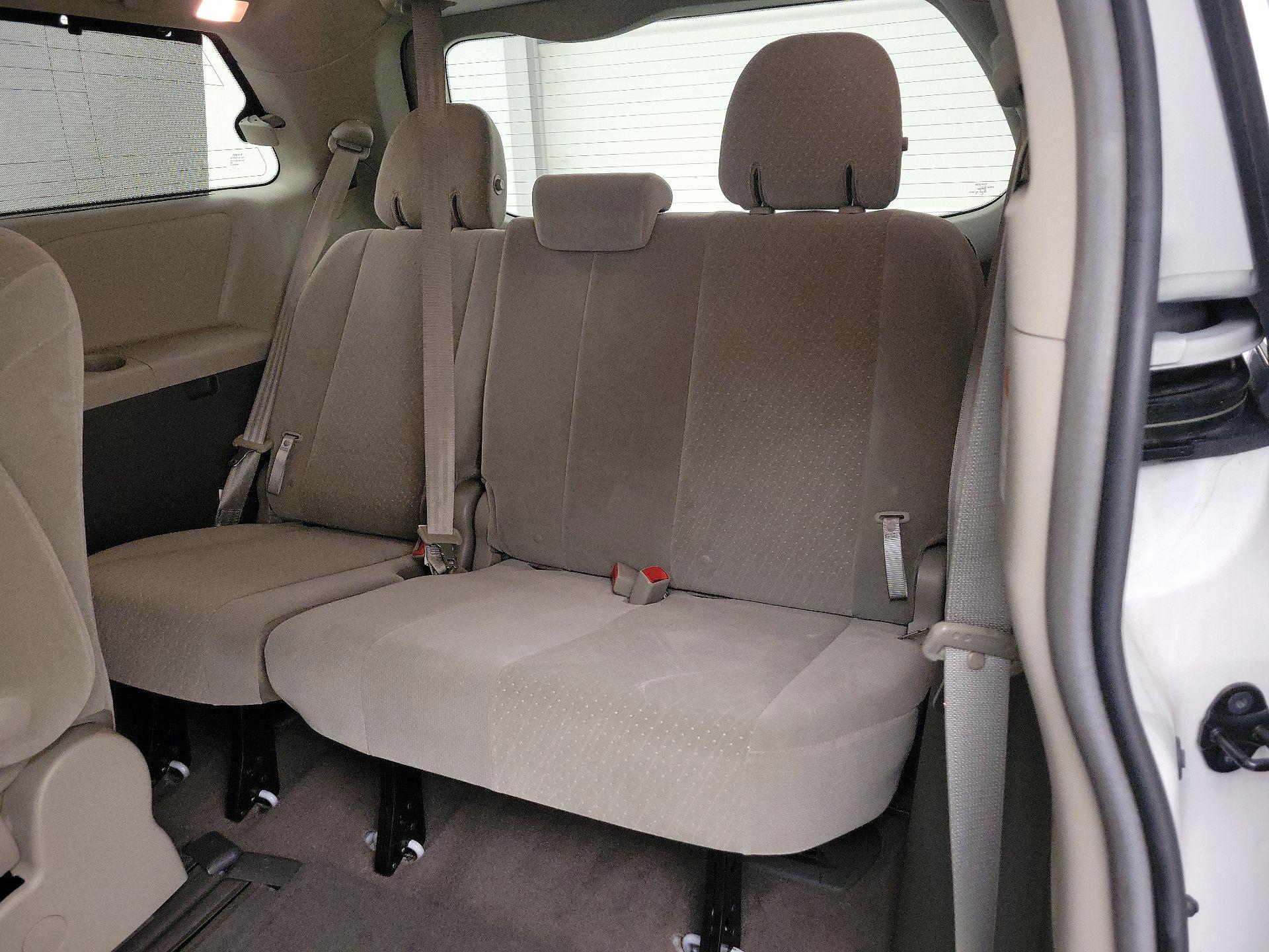 Thumbnail: 2017 Toyota Sienna - 20