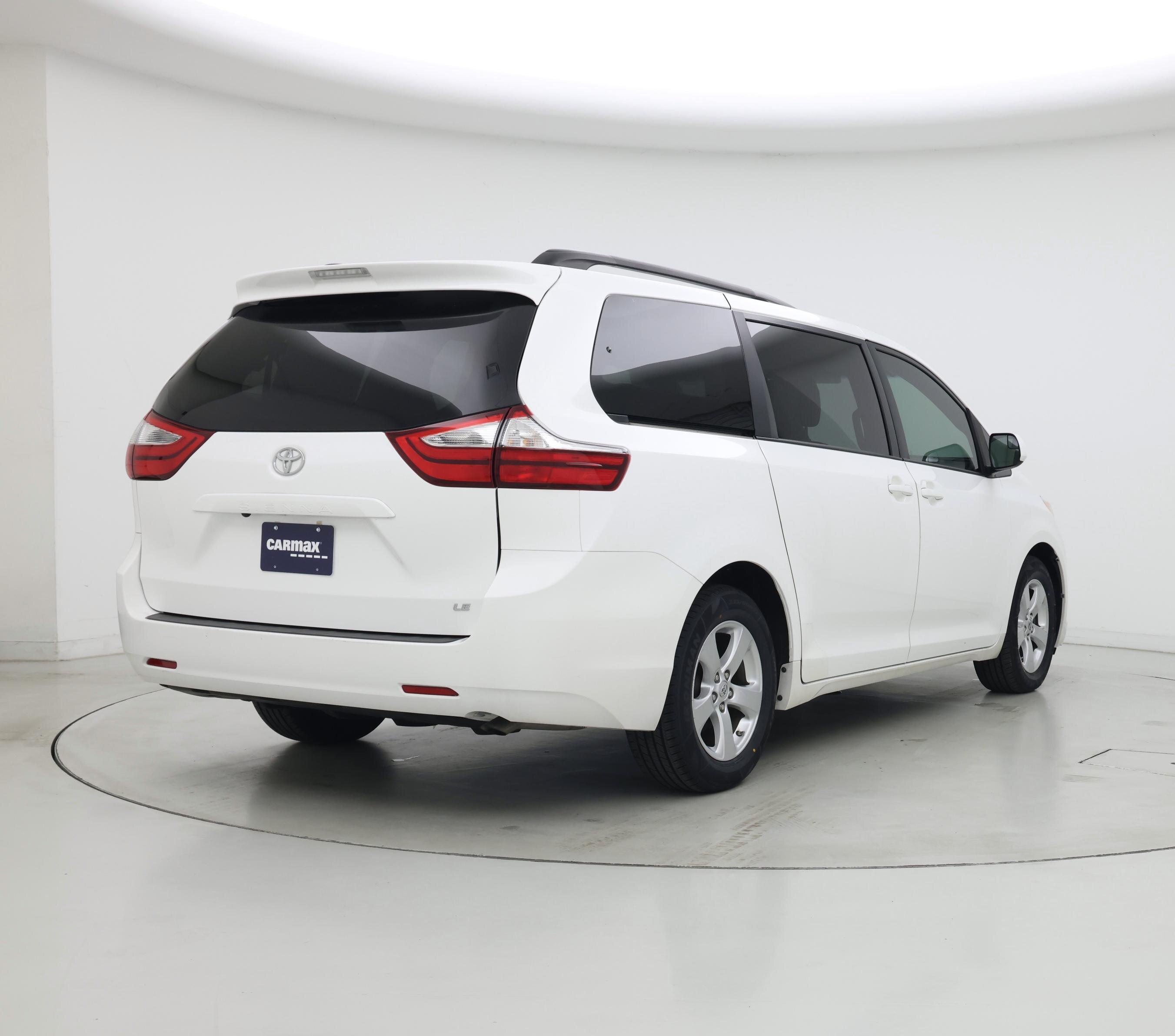 Thumbnail: 2017 Toyota Sienna - 8