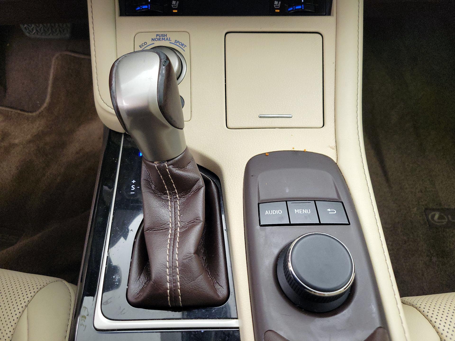 Thumbnail: 2018 Lexus ES - 17
