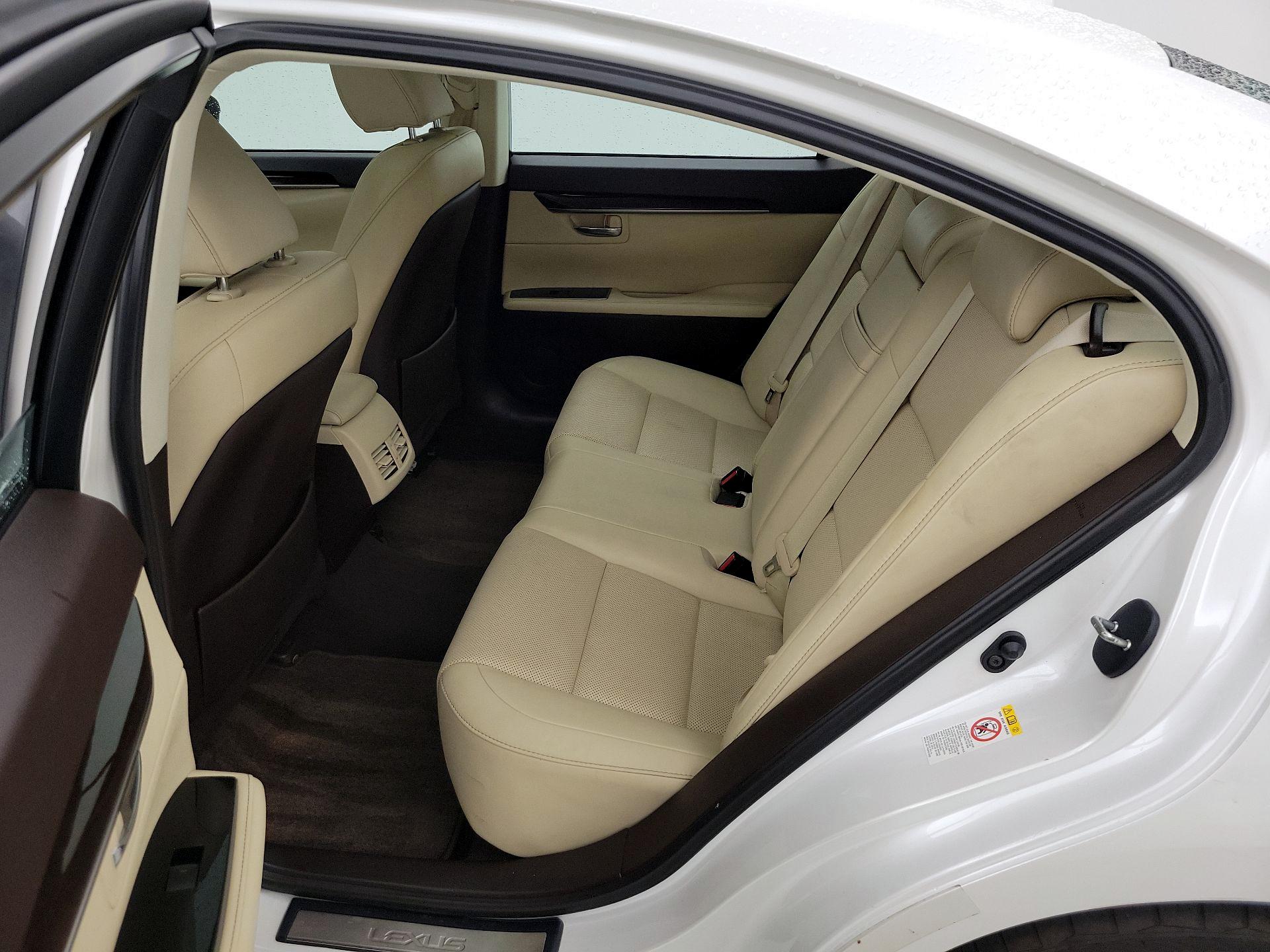 Thumbnail: 2018 Lexus ES - 20