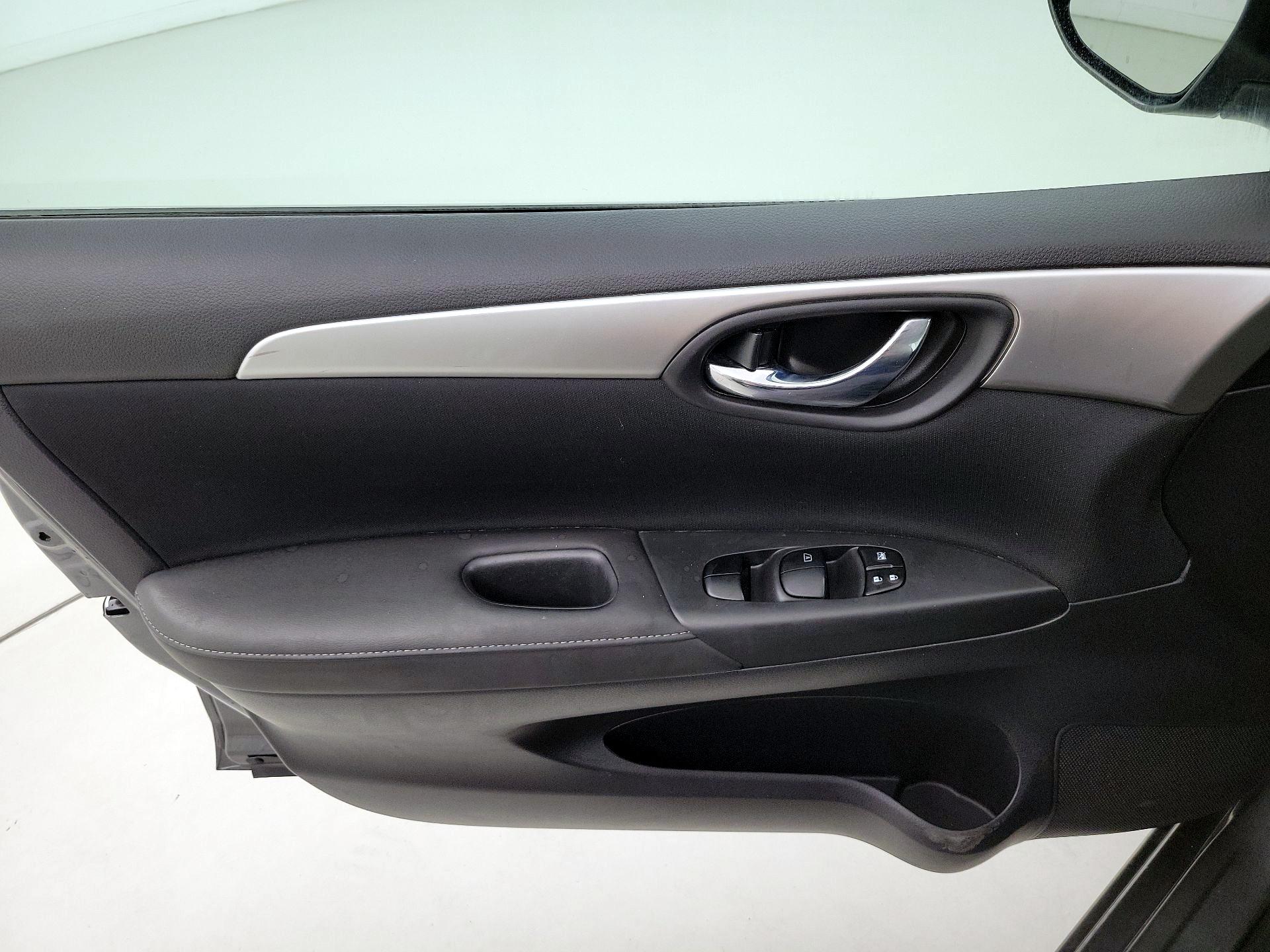 Thumbnail: 2018 Nissan Sentra - 12