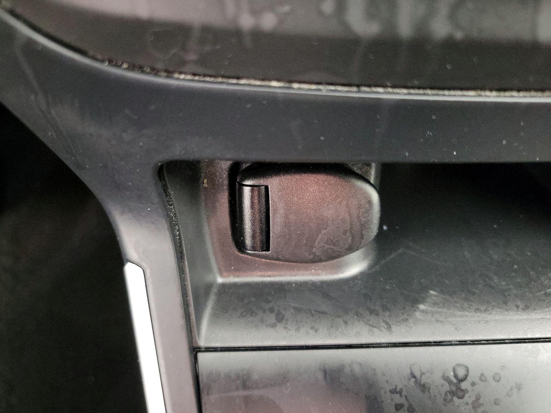 Thumbnail: 2018 Nissan Sentra - 18