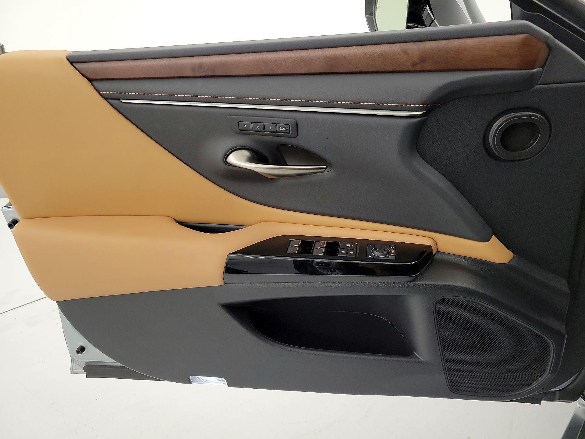 Thumbnail: 2024 Lexus ES - 12