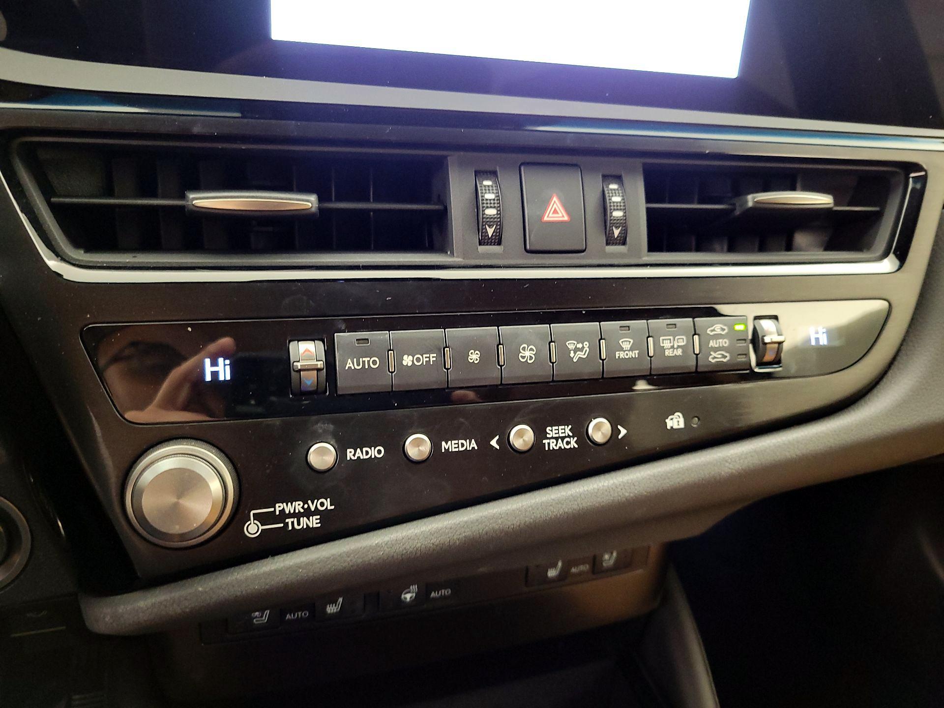 Thumbnail: 2024 Lexus ES - 16