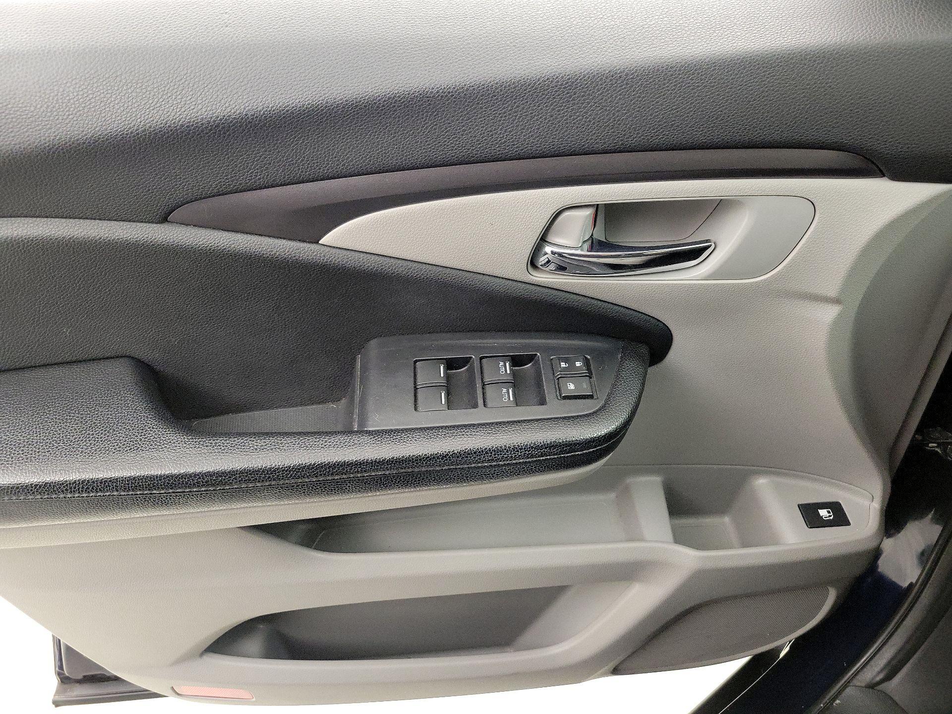 Thumbnail: 2016 Honda Pilot - 12