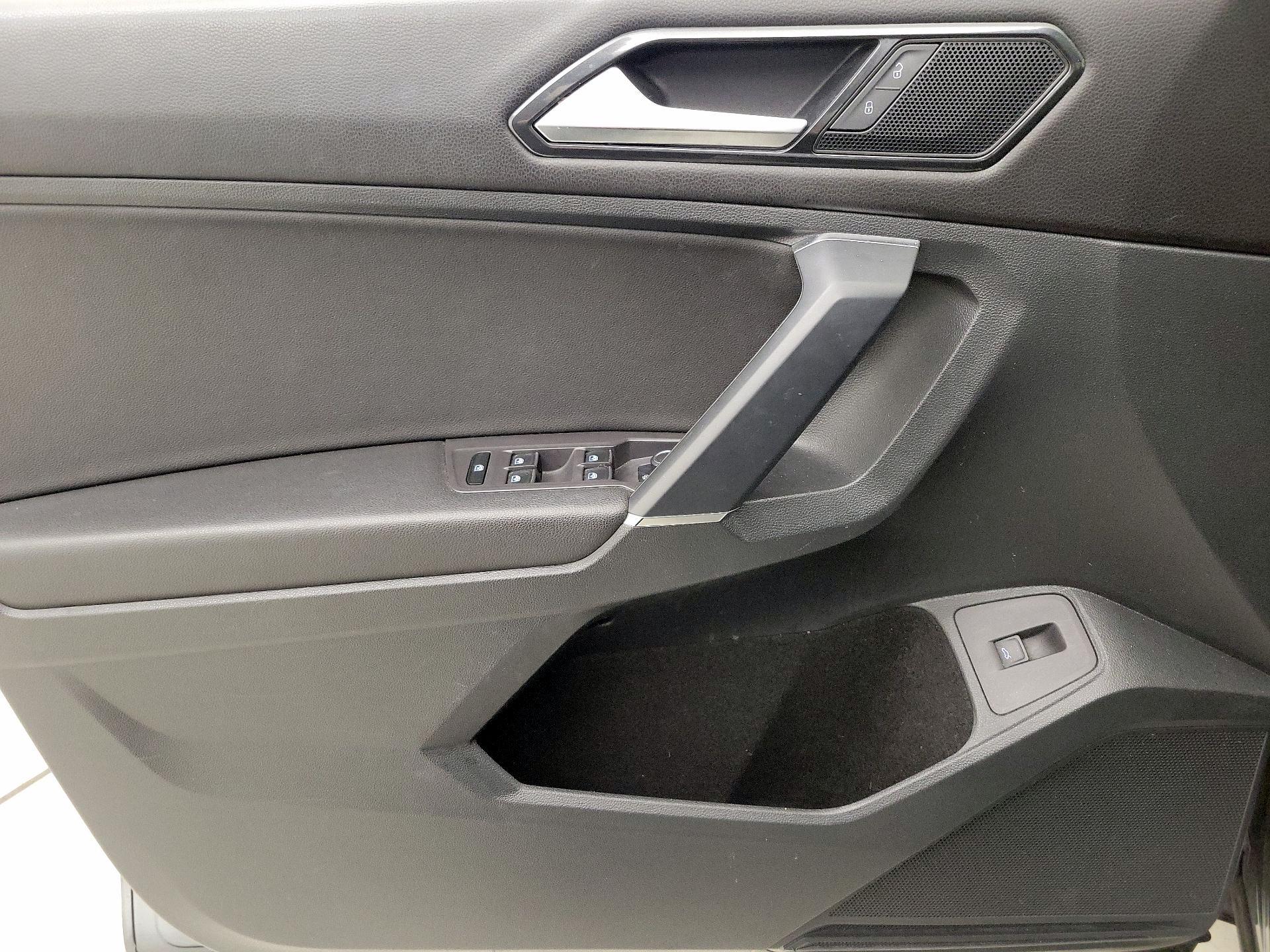 Thumbnail: 2018 Volkswagen Tiguan - 12