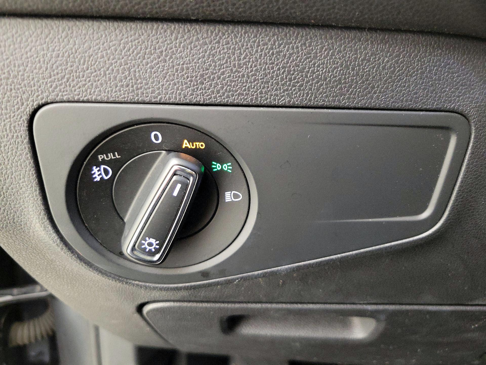 Thumbnail: 2018 Volkswagen Tiguan - 13