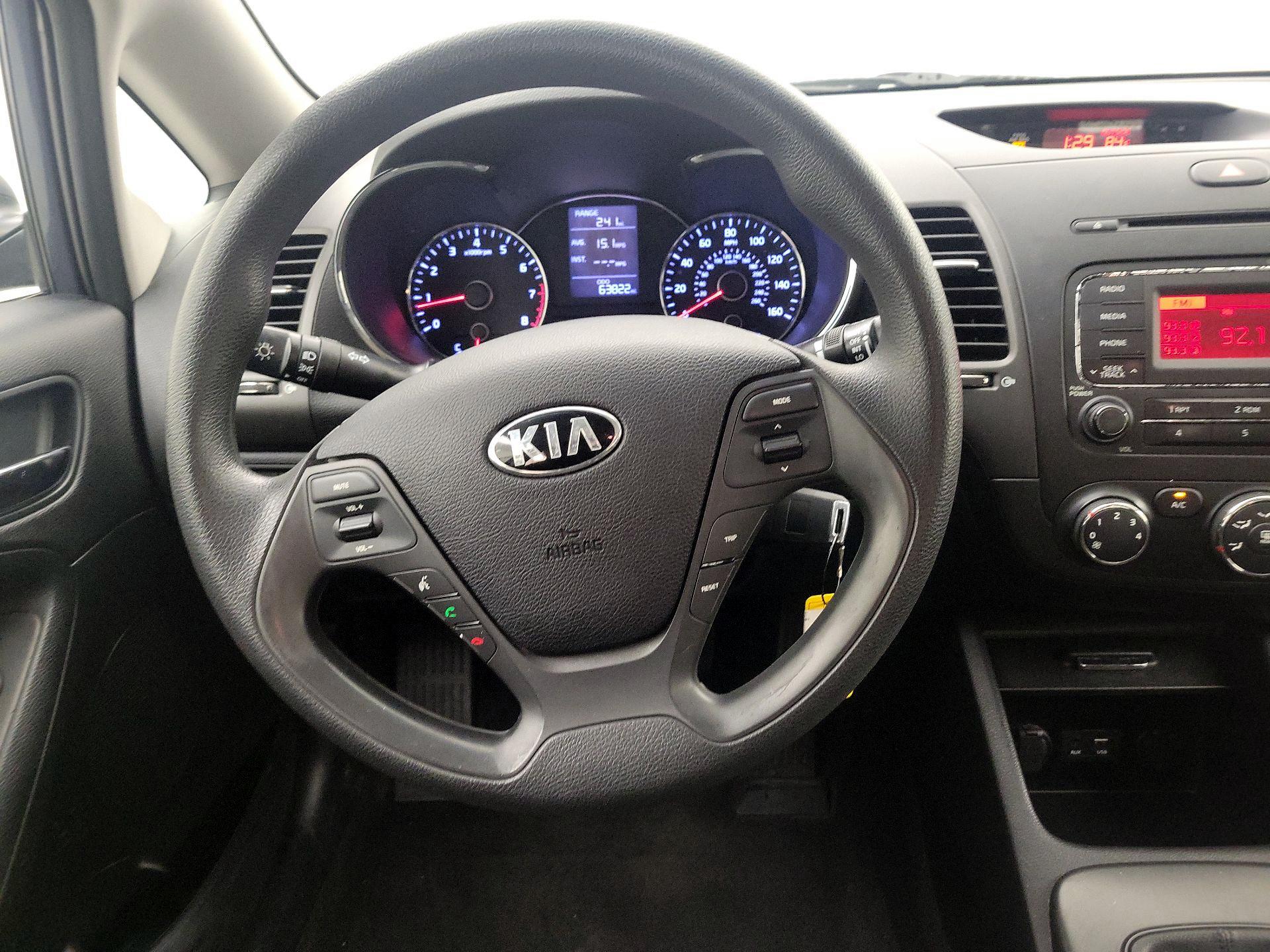 Thumbnail: 2016 Kia Forte - 10