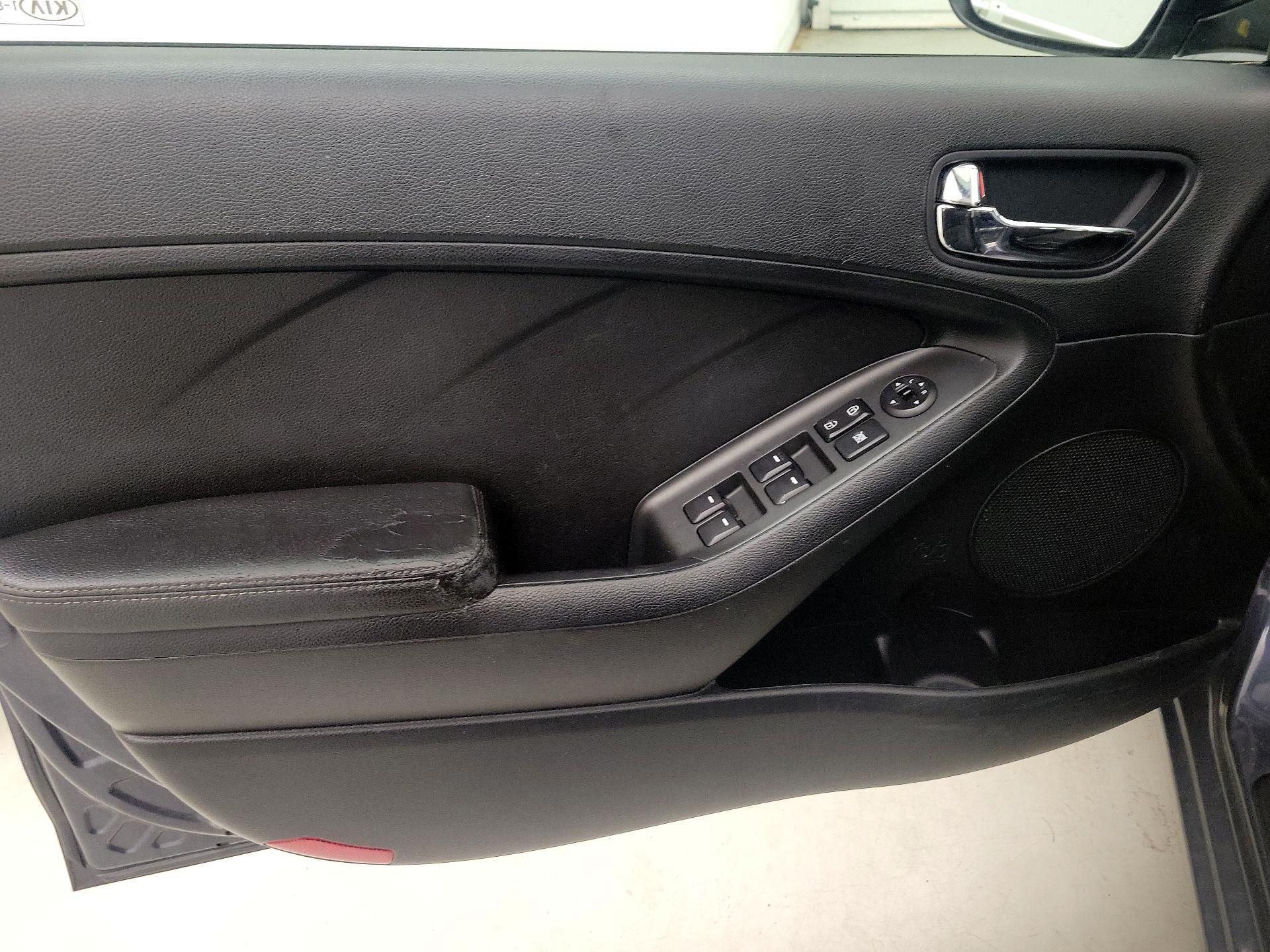 Thumbnail: 2016 Kia Forte - 12