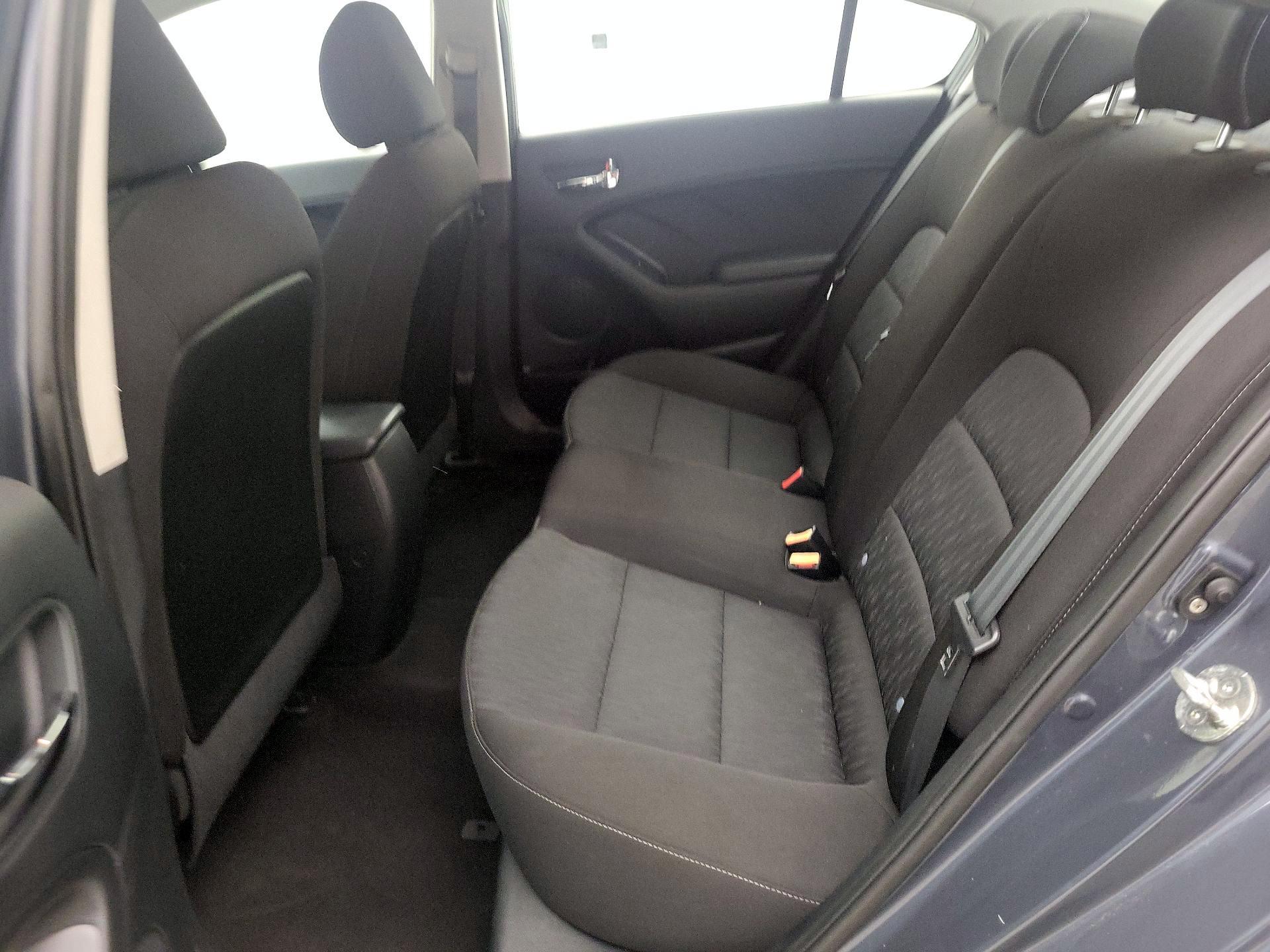Thumbnail: 2016 Kia Forte - 18