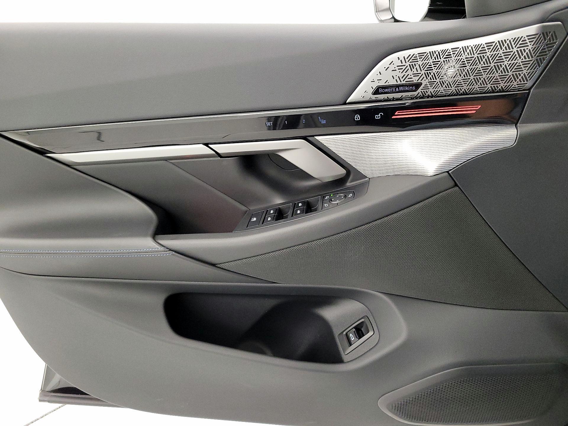 Thumbnail: 2025 BMW 5 Series - 12