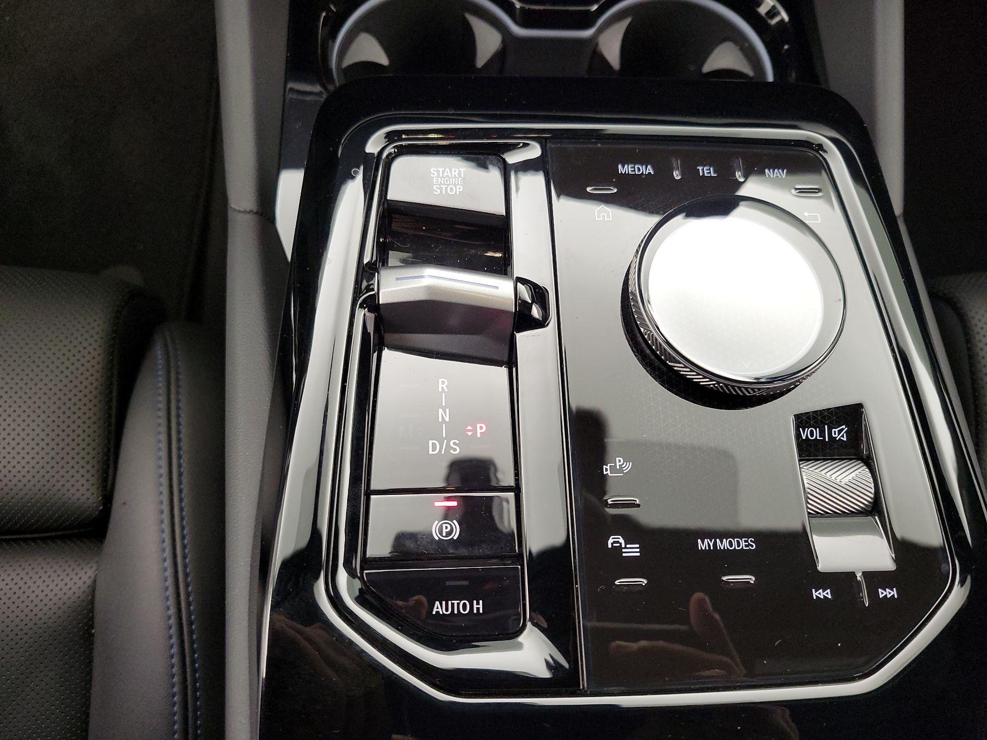 Thumbnail: 2025 BMW 5 Series - 17