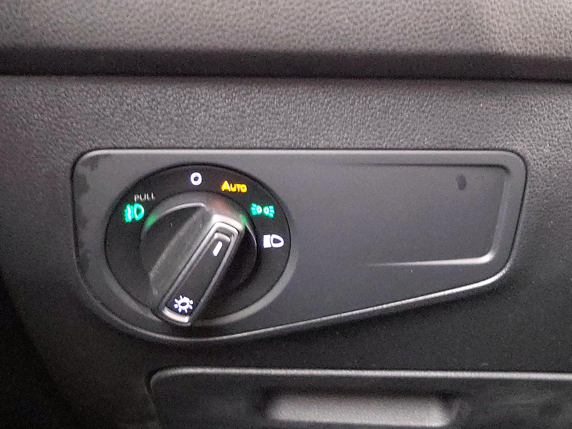 Thumbnail: 2019 Volkswagen Tiguan - 13