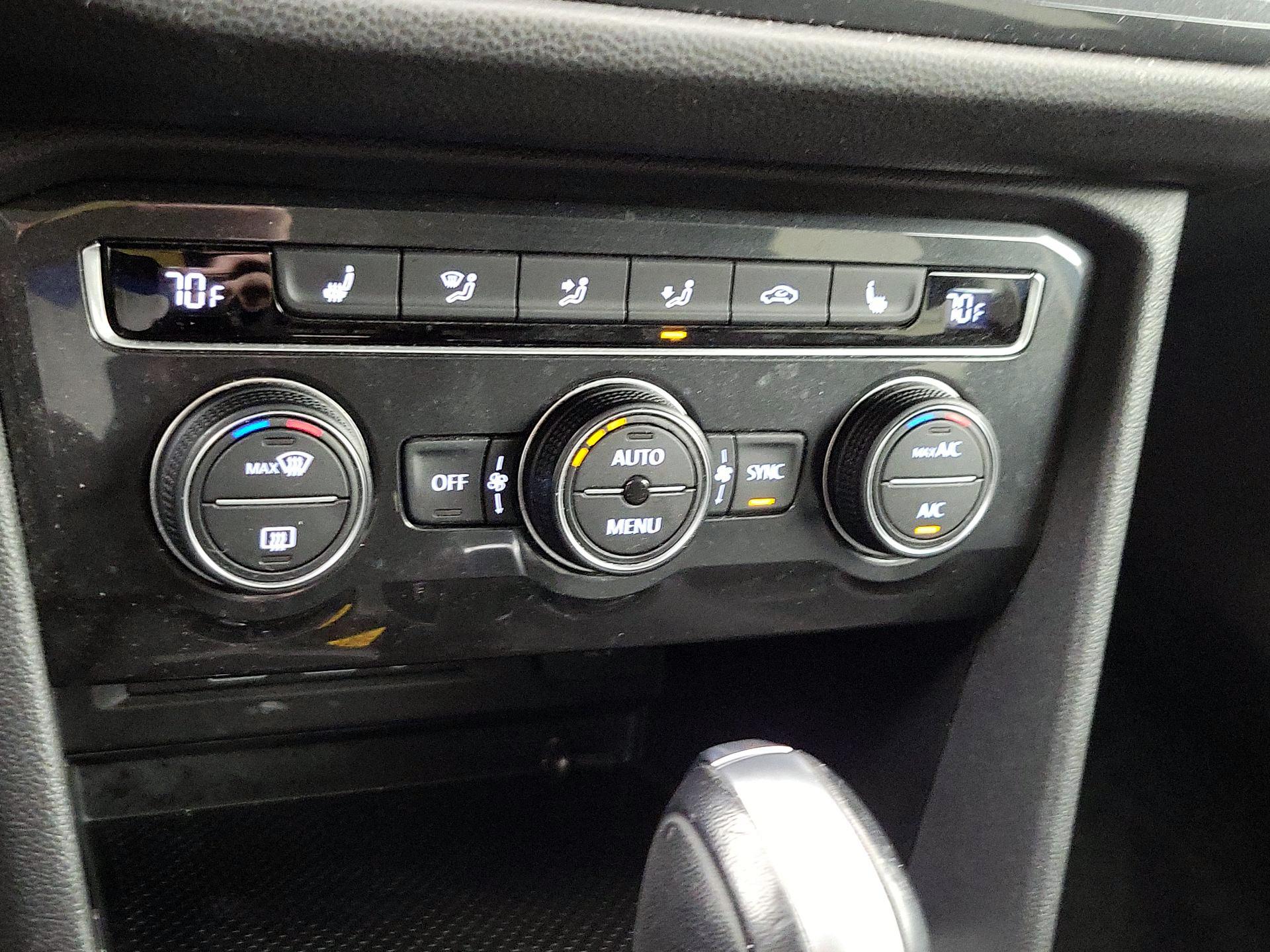 Thumbnail: 2019 Volkswagen Tiguan - 17