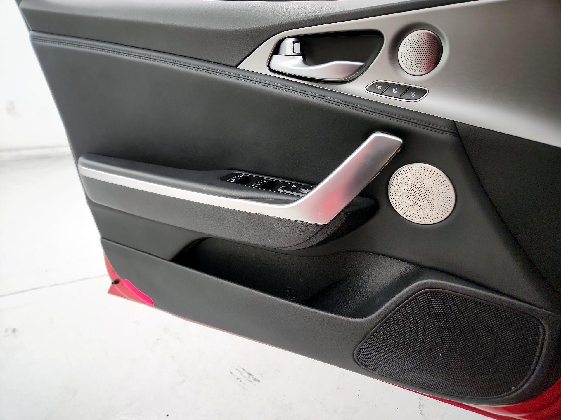 Thumbnail: 2018 Kia Stinger - 12