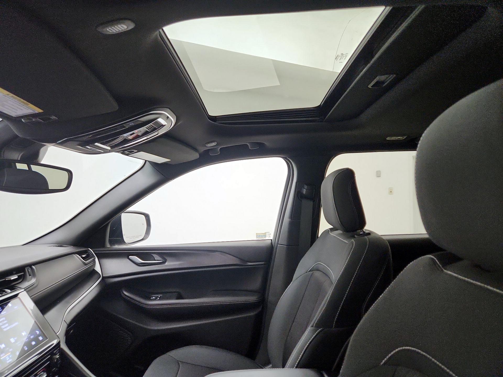 Thumbnail: 2024 Jeep Grand Cherokee - 19