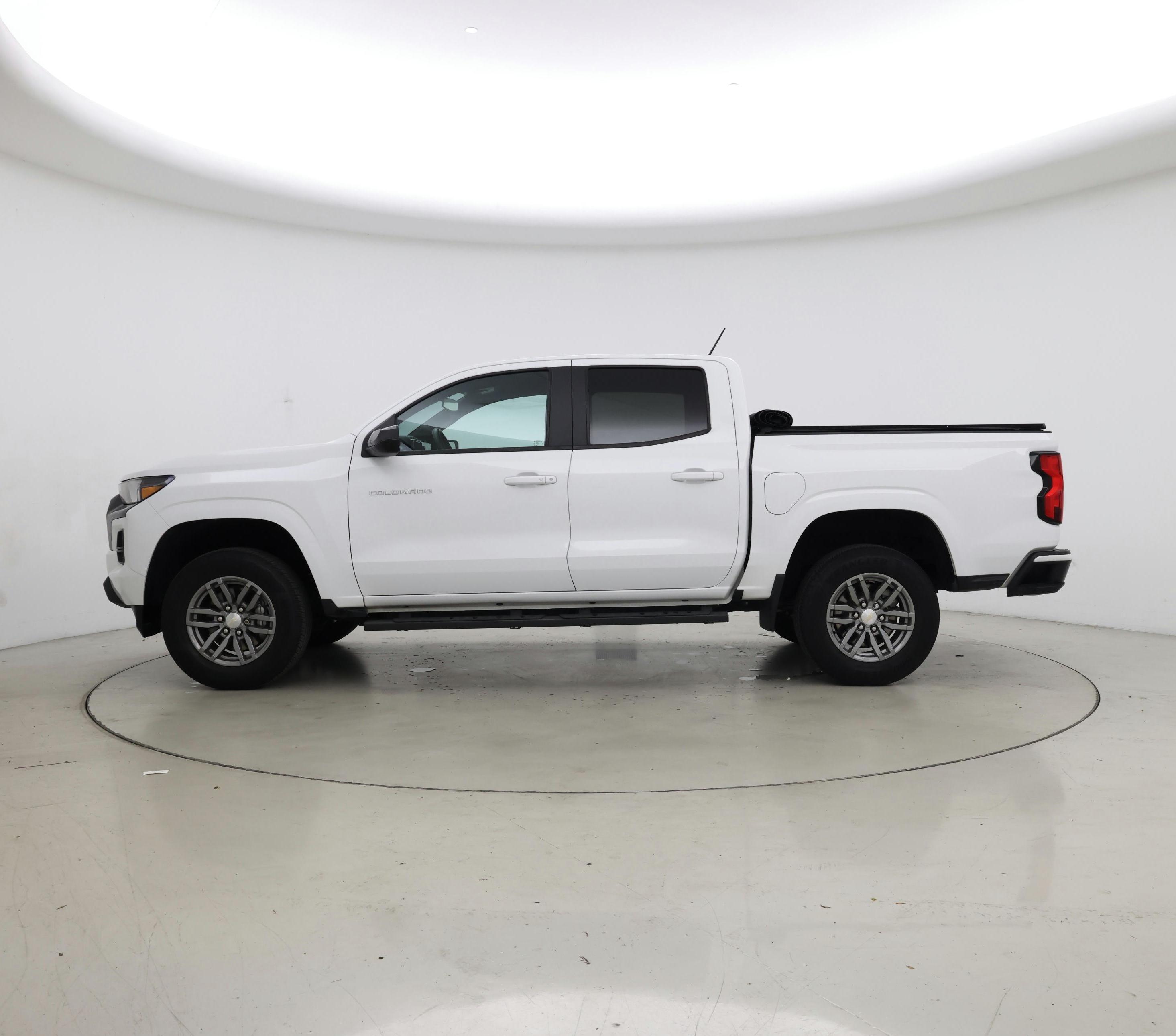 Thumbnail: 2023 Chevrolet Colorado - 3