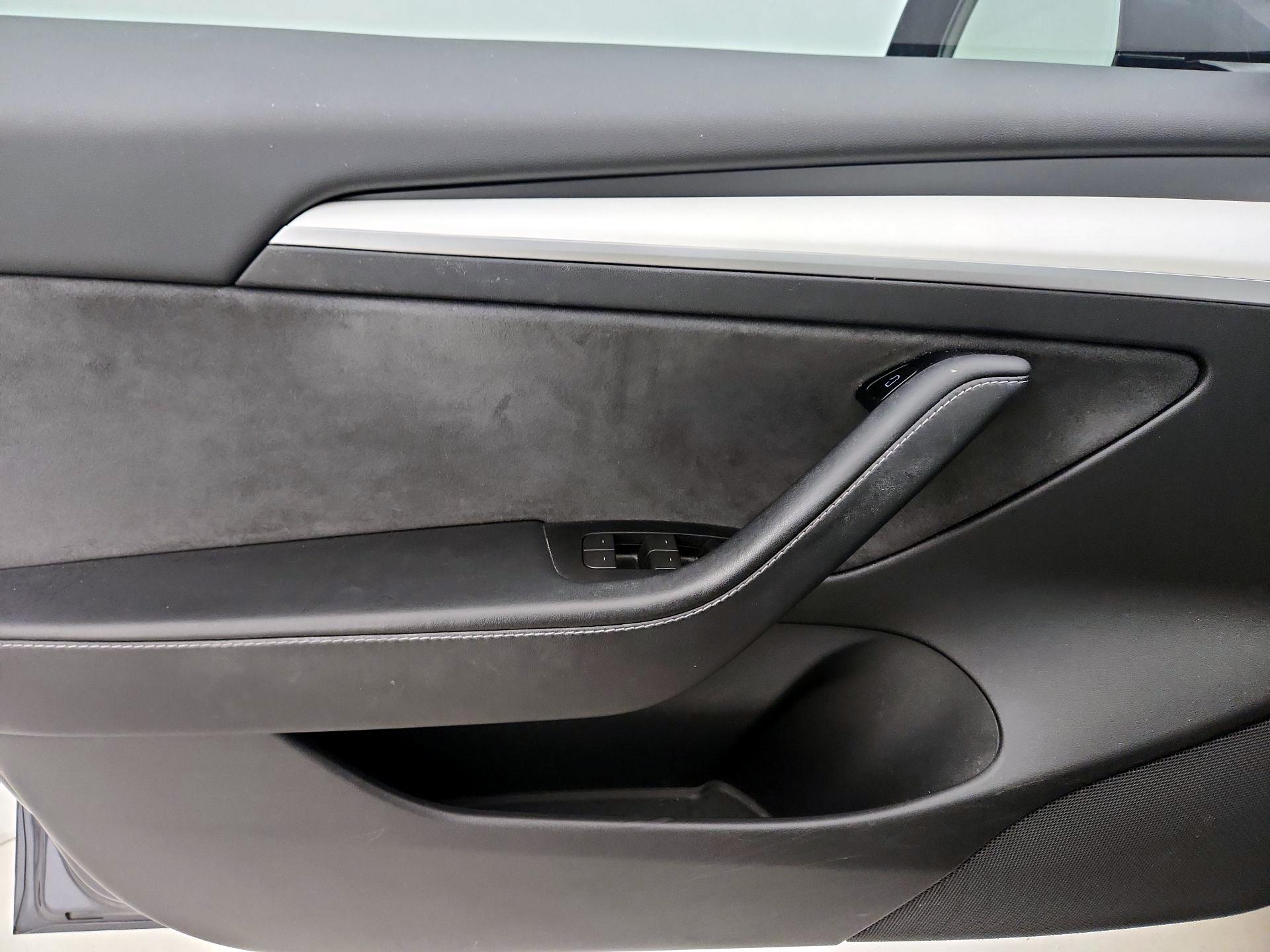 Thumbnail: 2022 Tesla Model 3 - 12