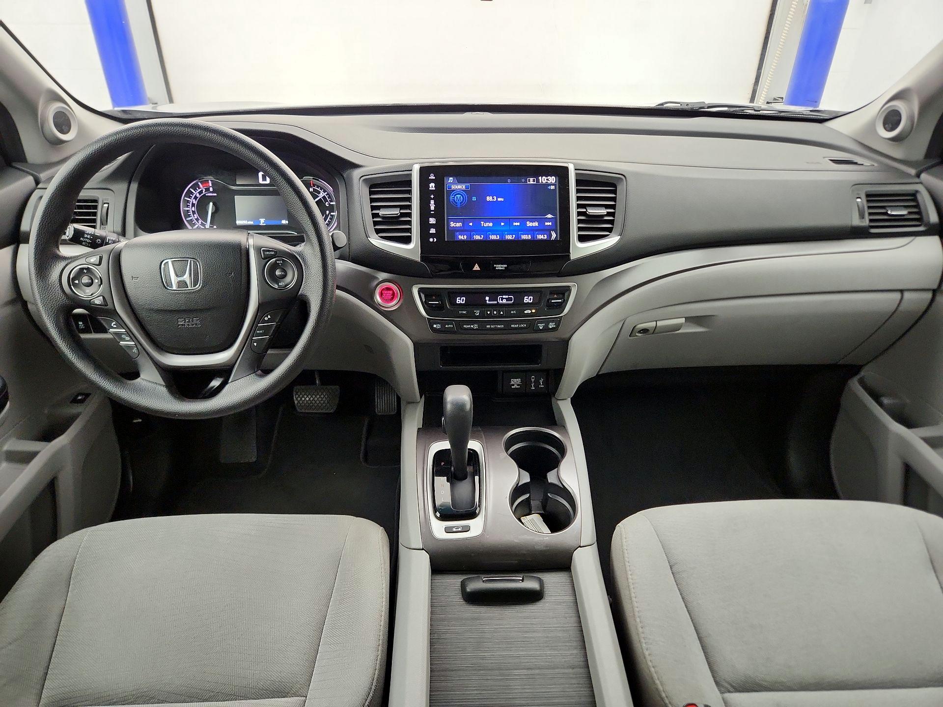 Thumbnail: 2017 Honda Pilot - 9