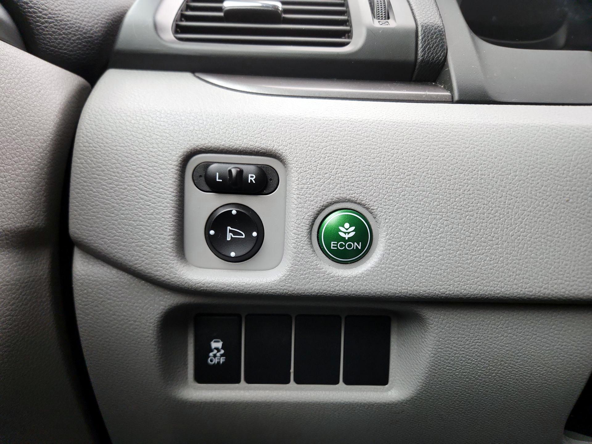 Thumbnail: 2017 Honda Pilot - 13