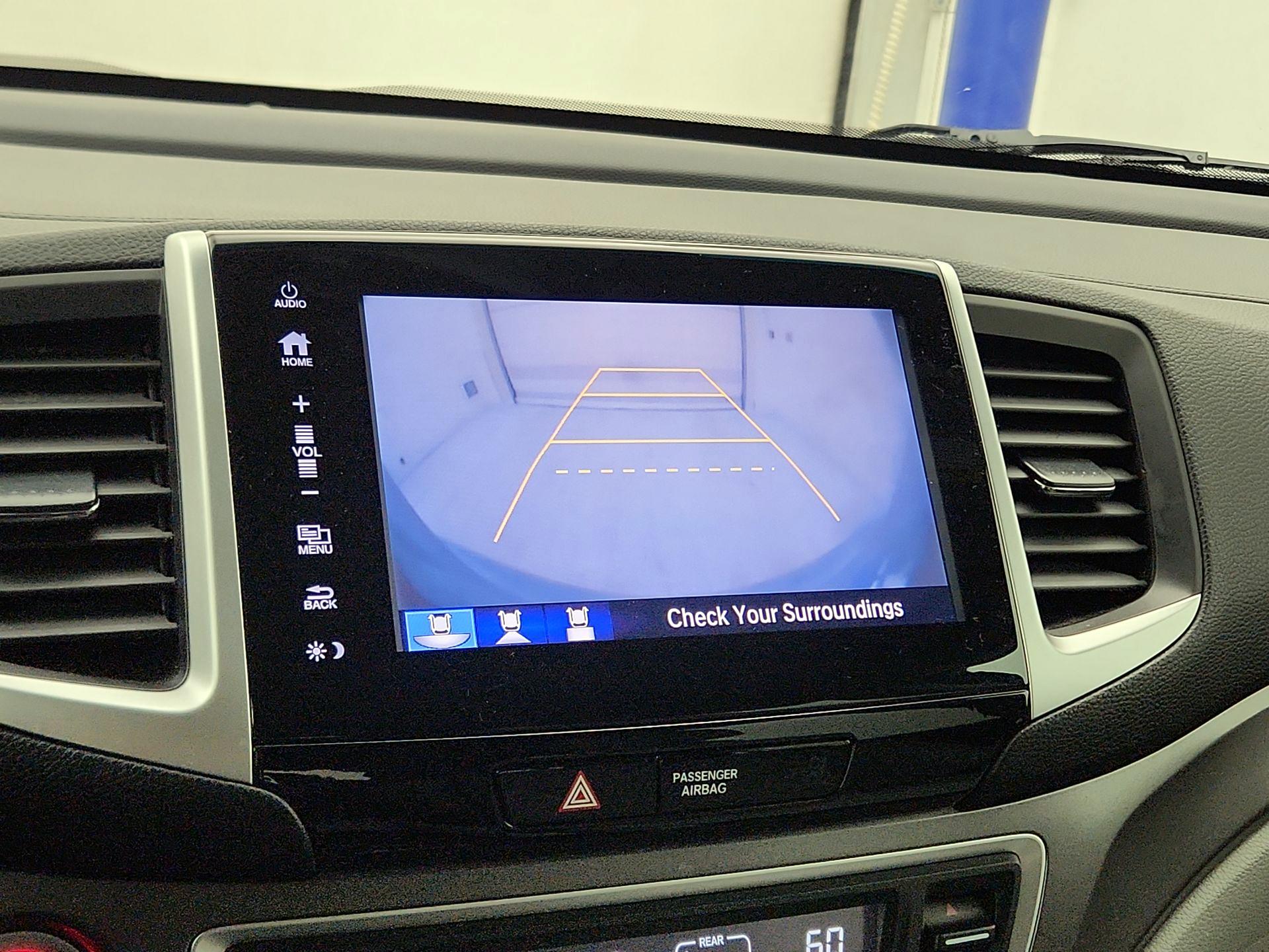 Thumbnail: 2017 Honda Pilot - 14