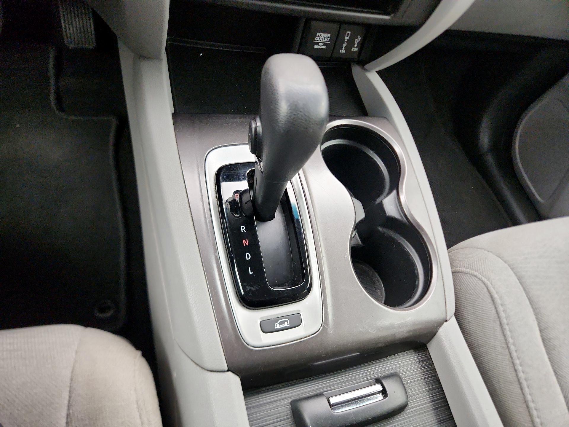 Thumbnail: 2017 Honda Pilot - 17