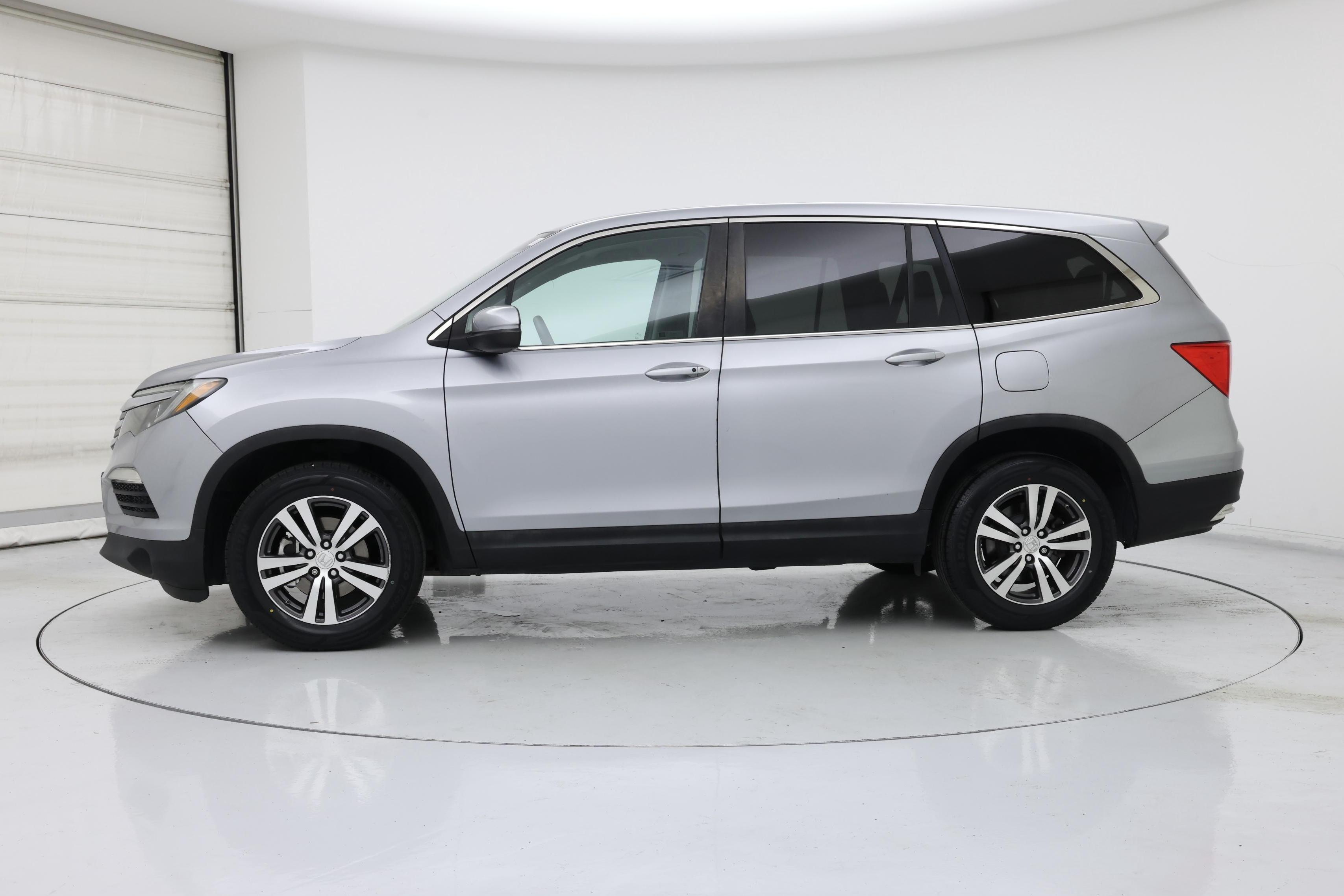 Thumbnail: 2017 Honda Pilot - 3