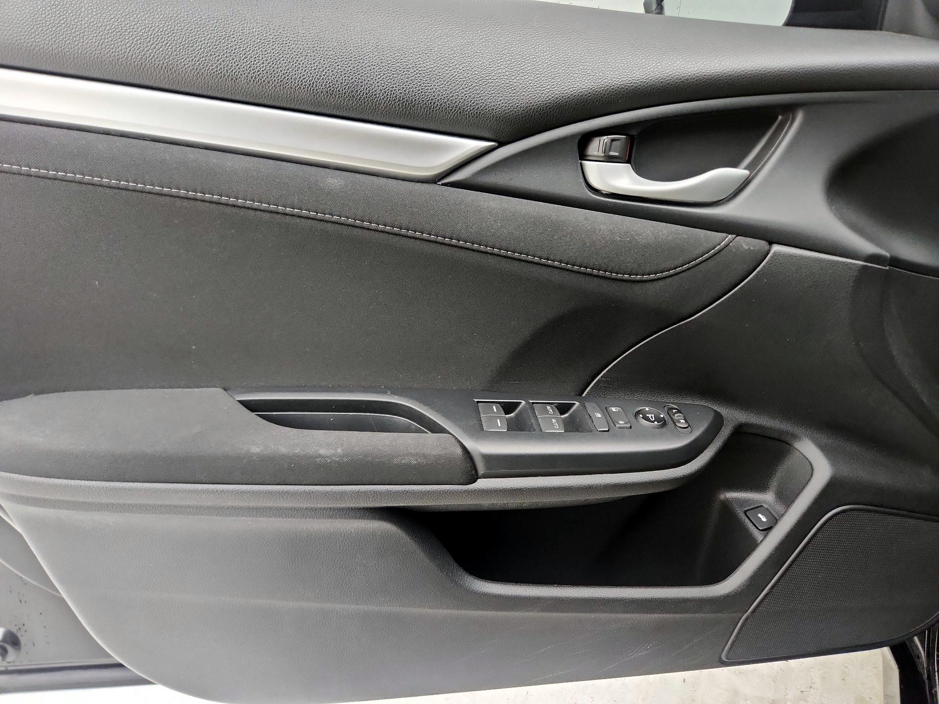 Thumbnail: 2016 Honda Civic - 12