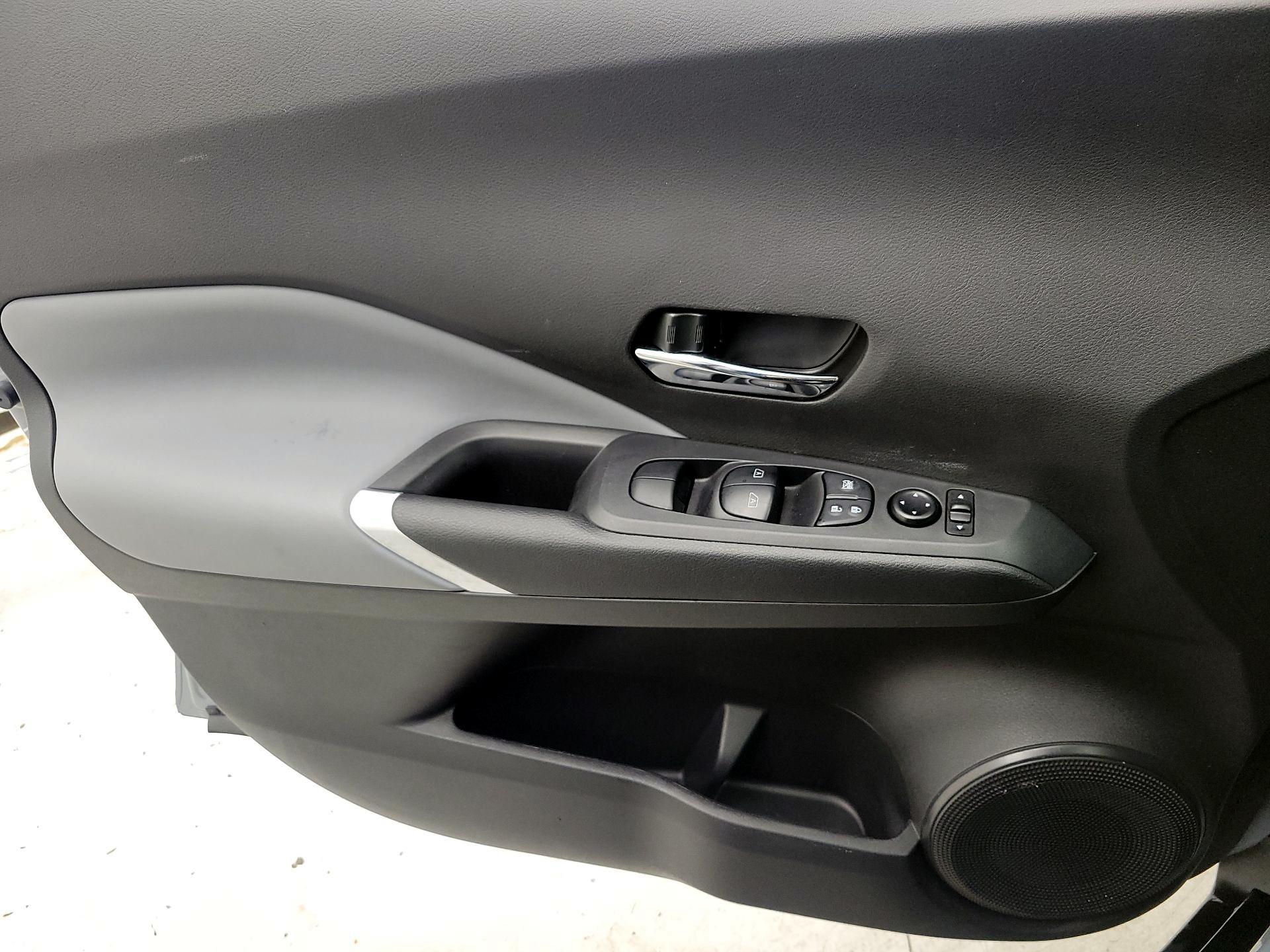 Thumbnail: 2023 Nissan Kicks - 12