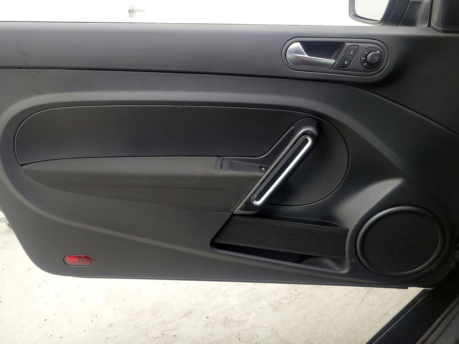 Thumbnail: 2019 Volkswagen Beetle - 12