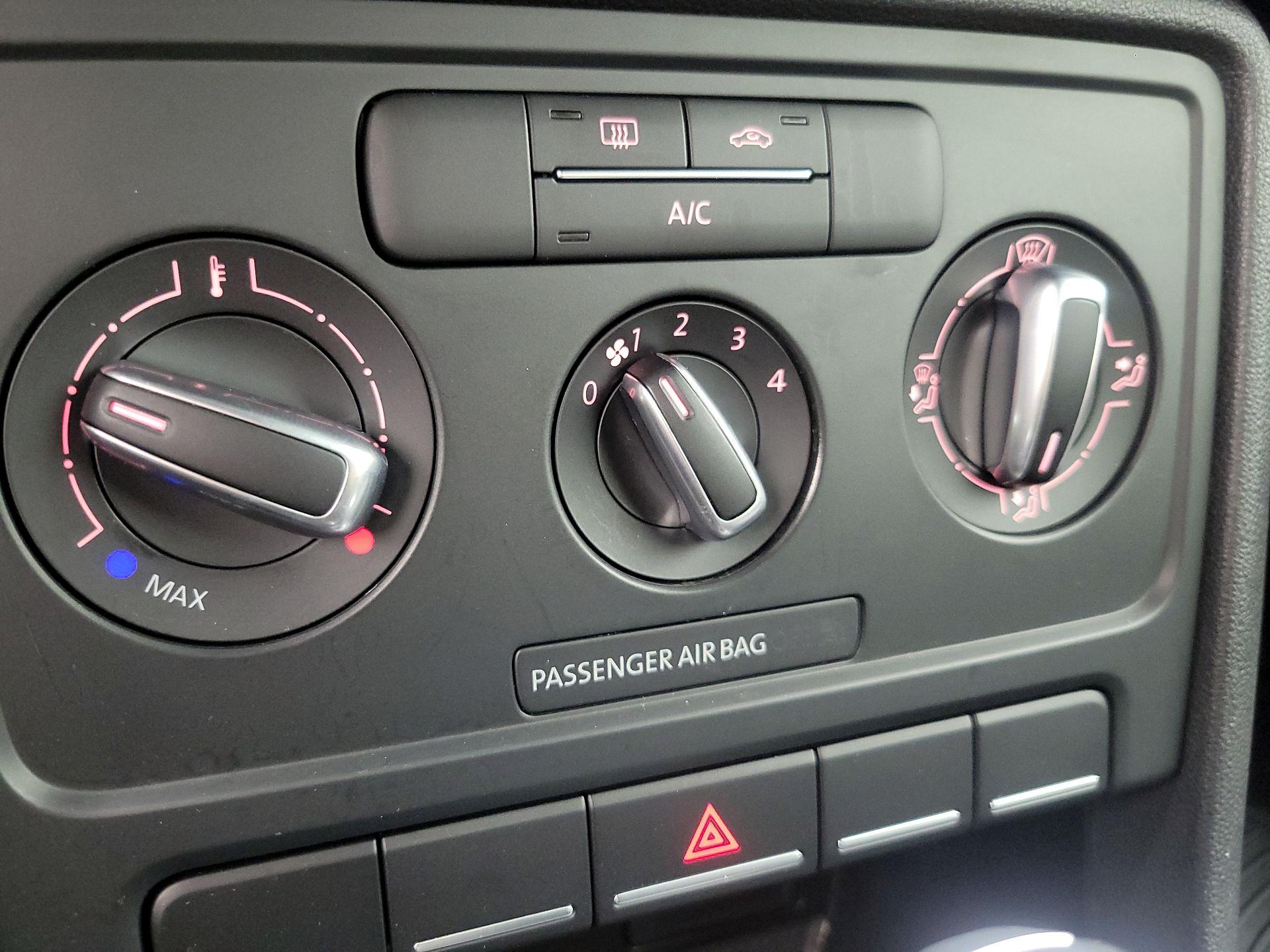 Thumbnail: 2019 Volkswagen Beetle - 15