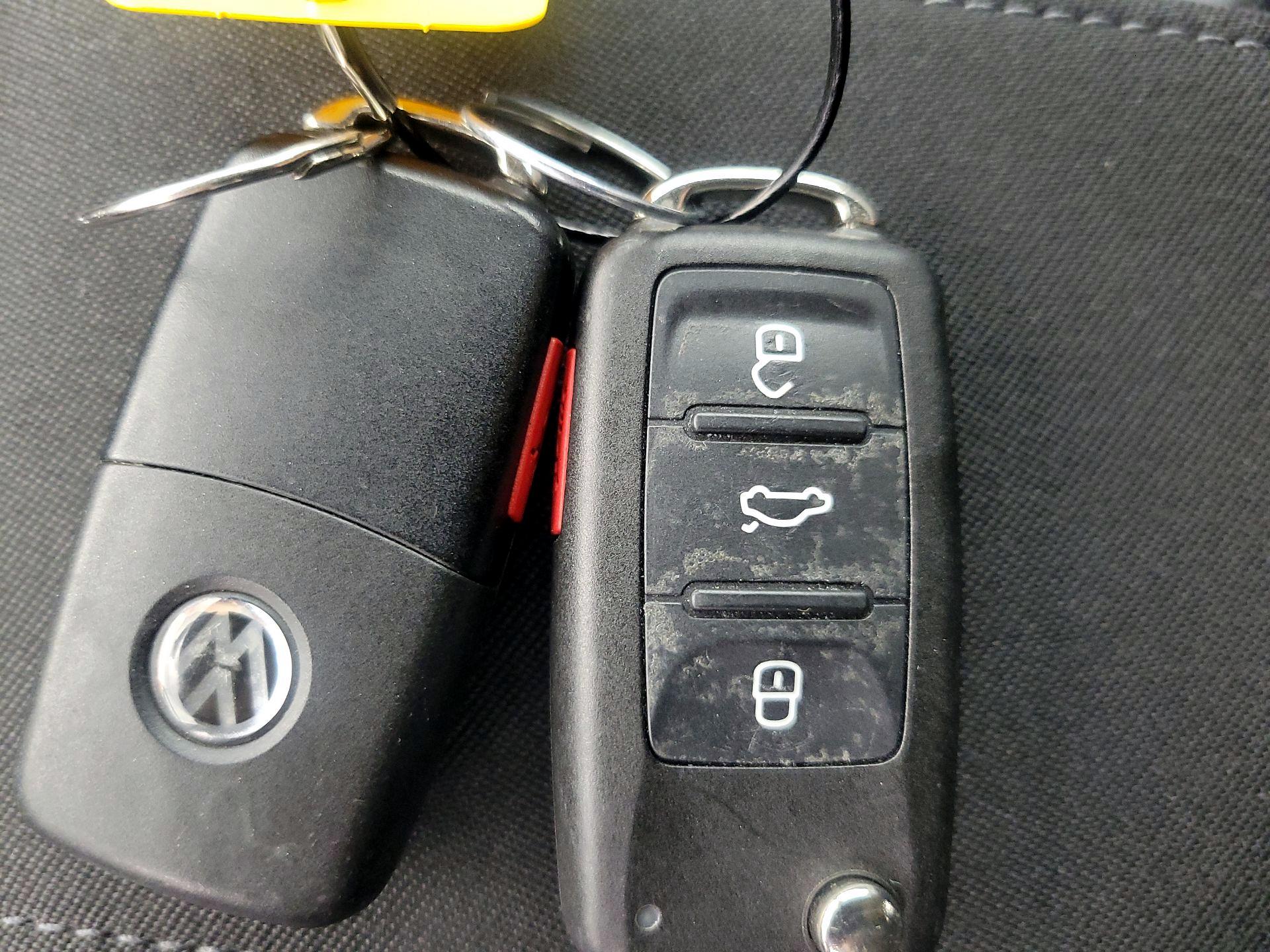 Thumbnail: 2019 Volkswagen Beetle - 20