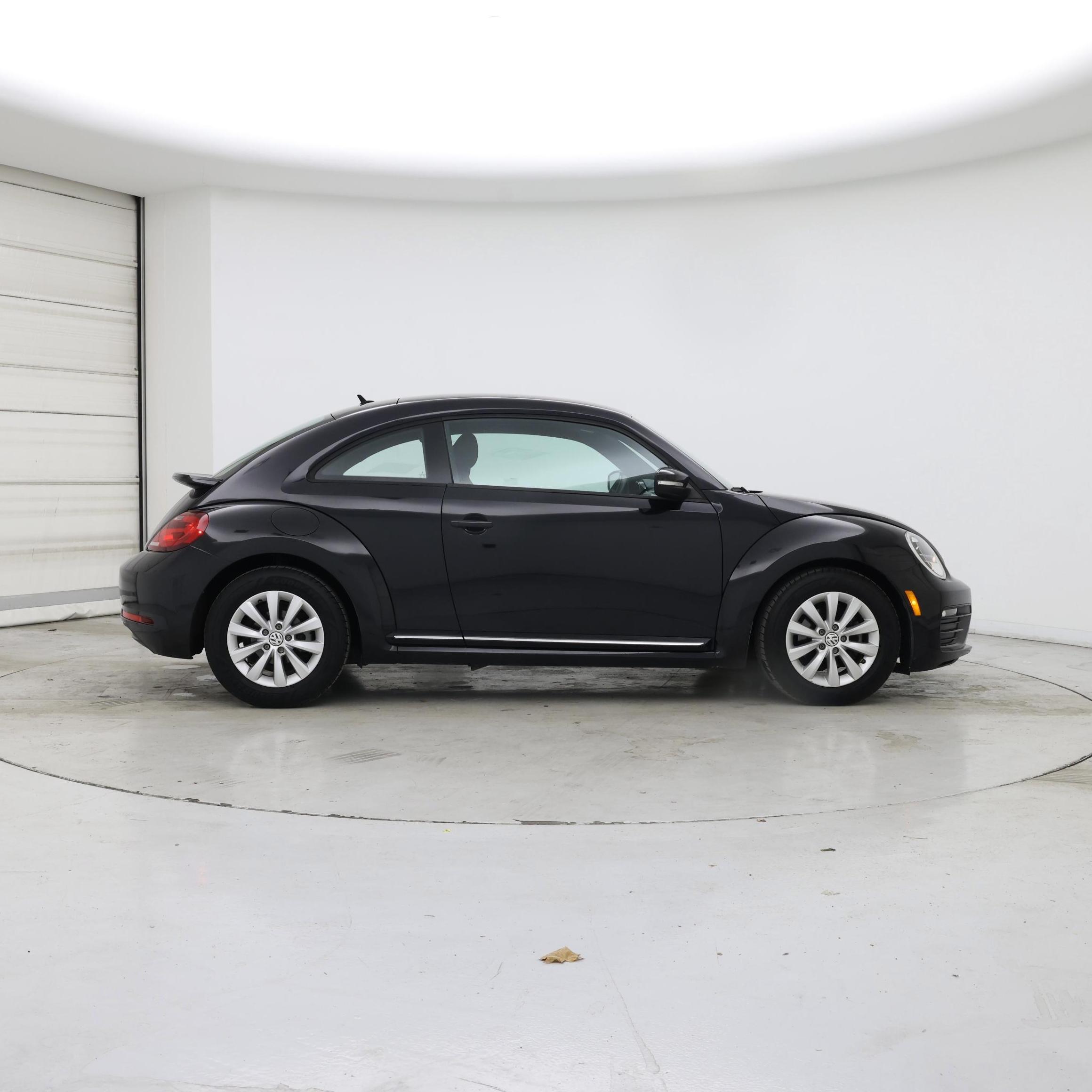 Thumbnail: 2019 Volkswagen Beetle - 7
