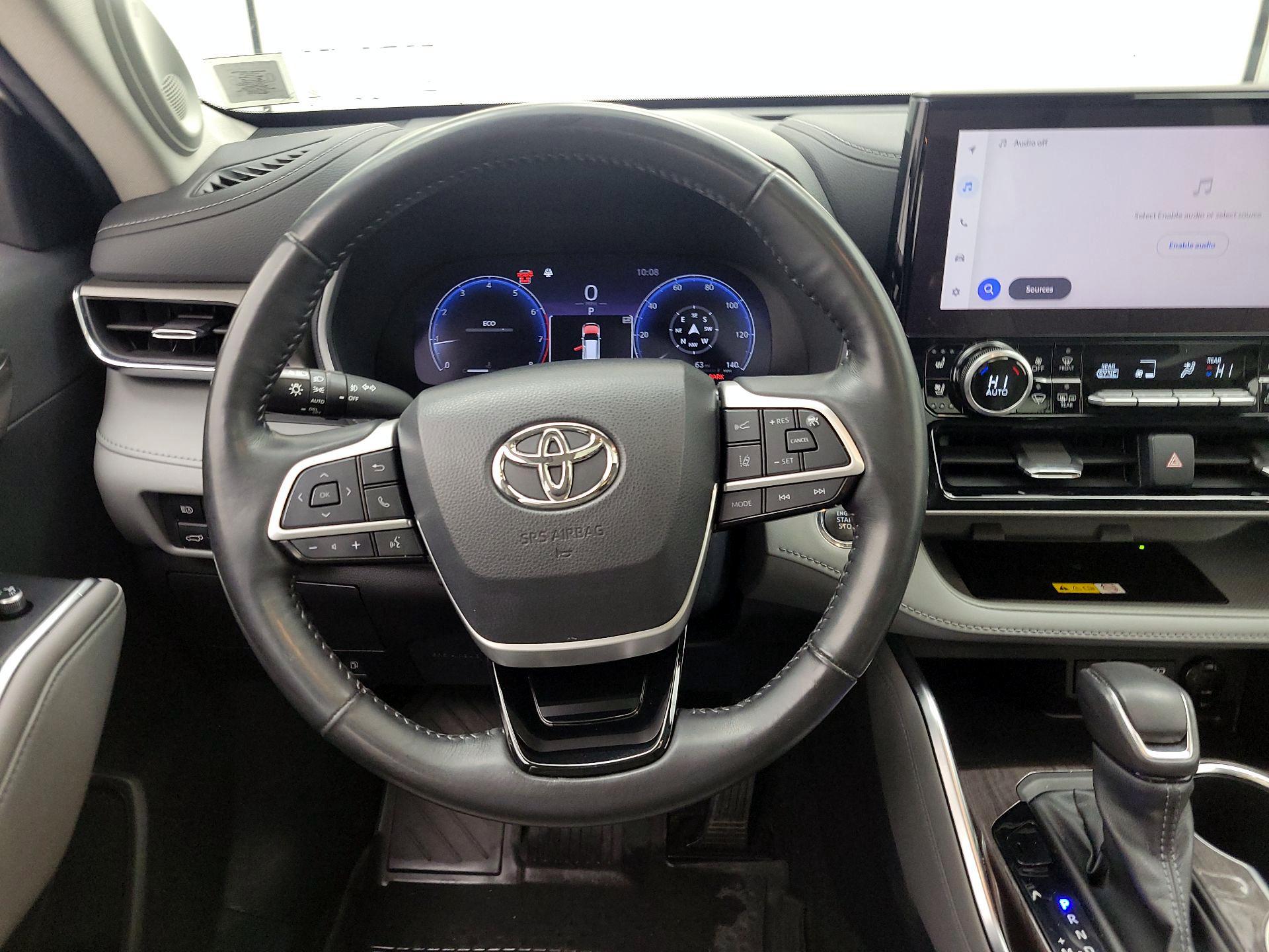 Thumbnail: 2023 Toyota Highlander - 10