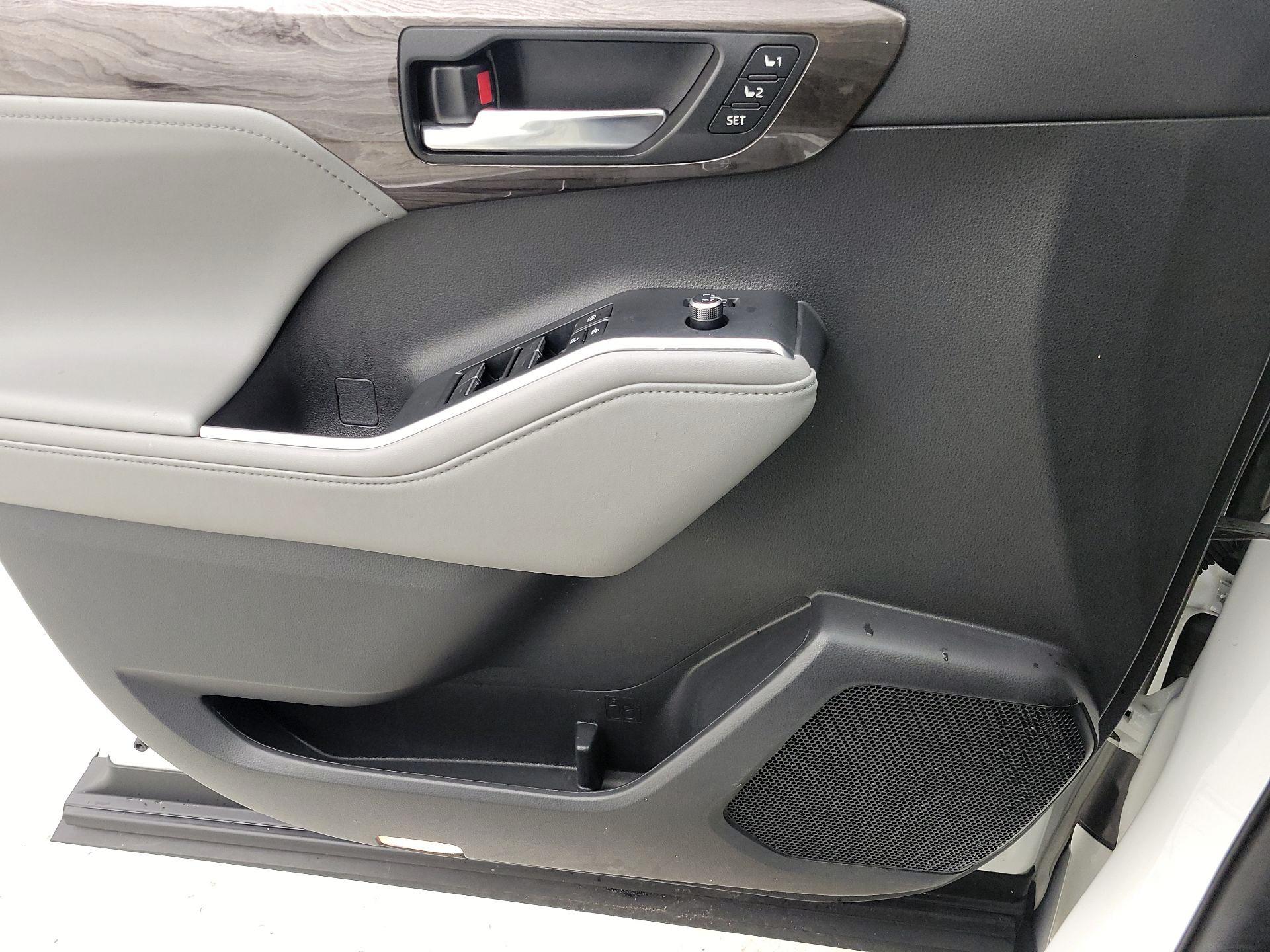 Thumbnail: 2023 Toyota Highlander - 12