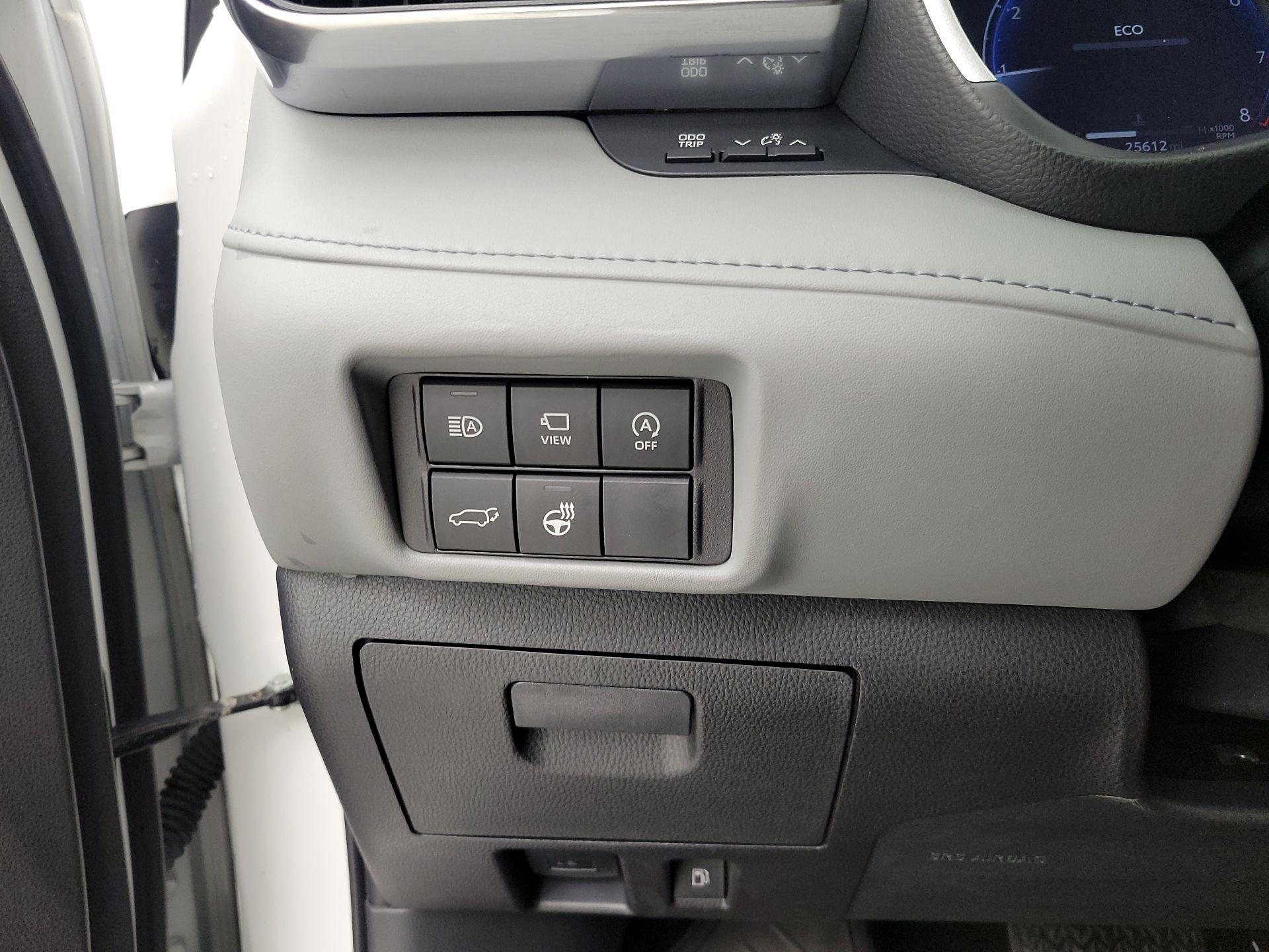 Thumbnail: 2023 Toyota Highlander - 13