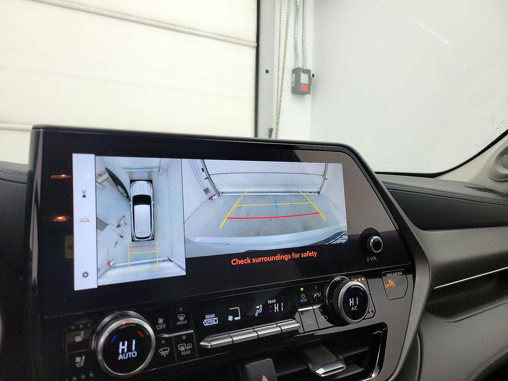 Thumbnail: 2023 Toyota Highlander - 14