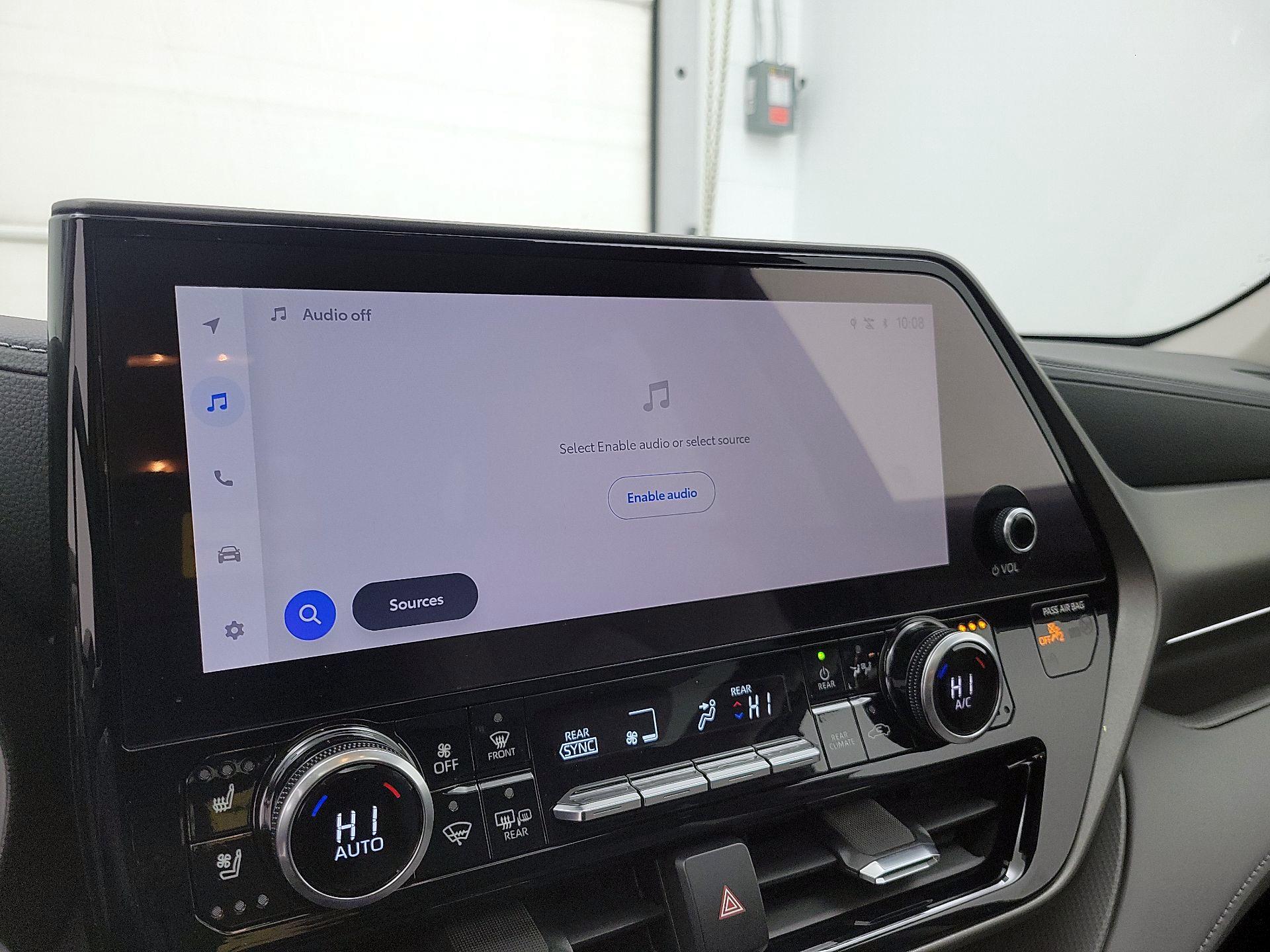 Thumbnail: 2023 Toyota Highlander - 15