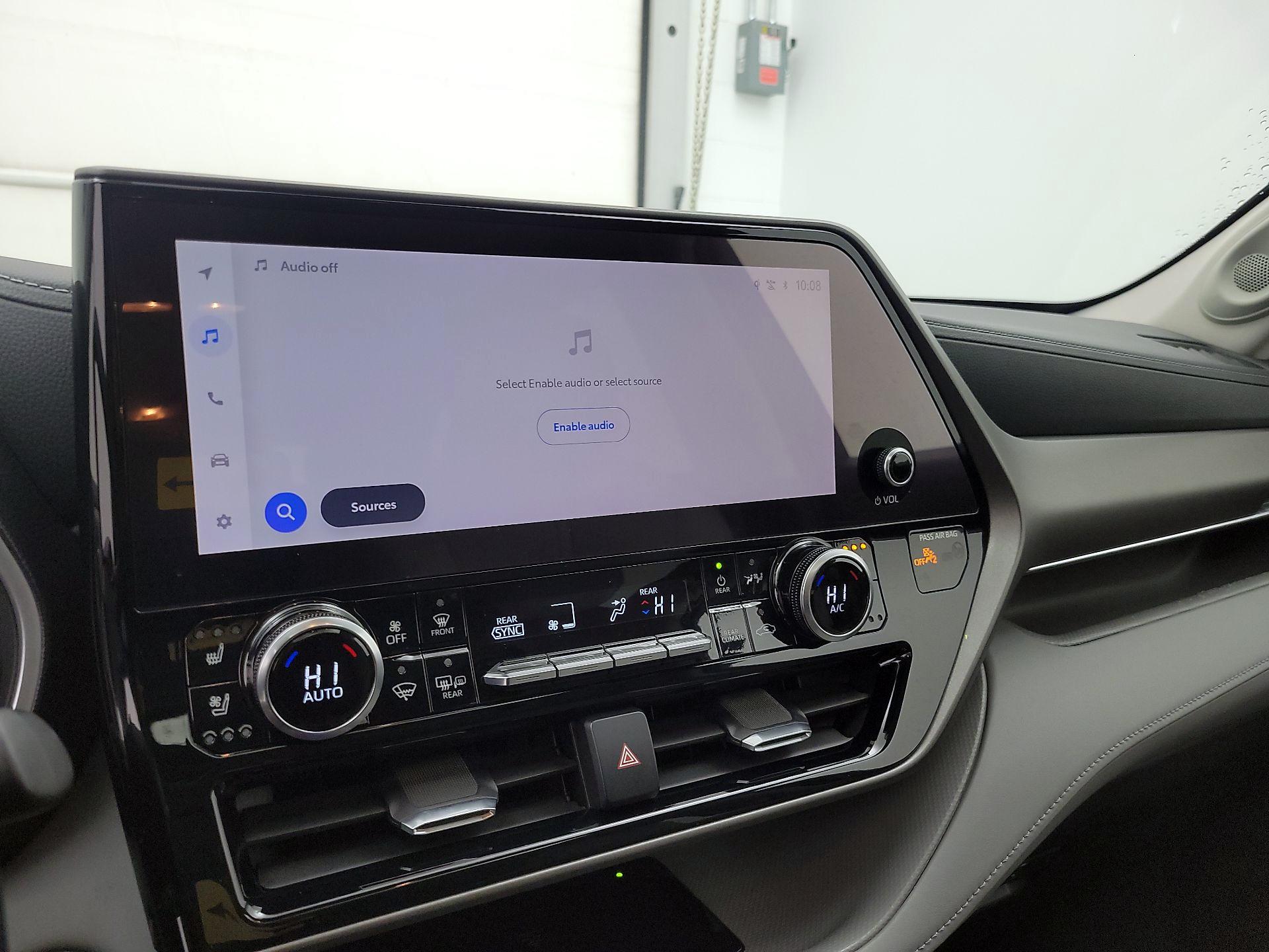 Thumbnail: 2023 Toyota Highlander - 16