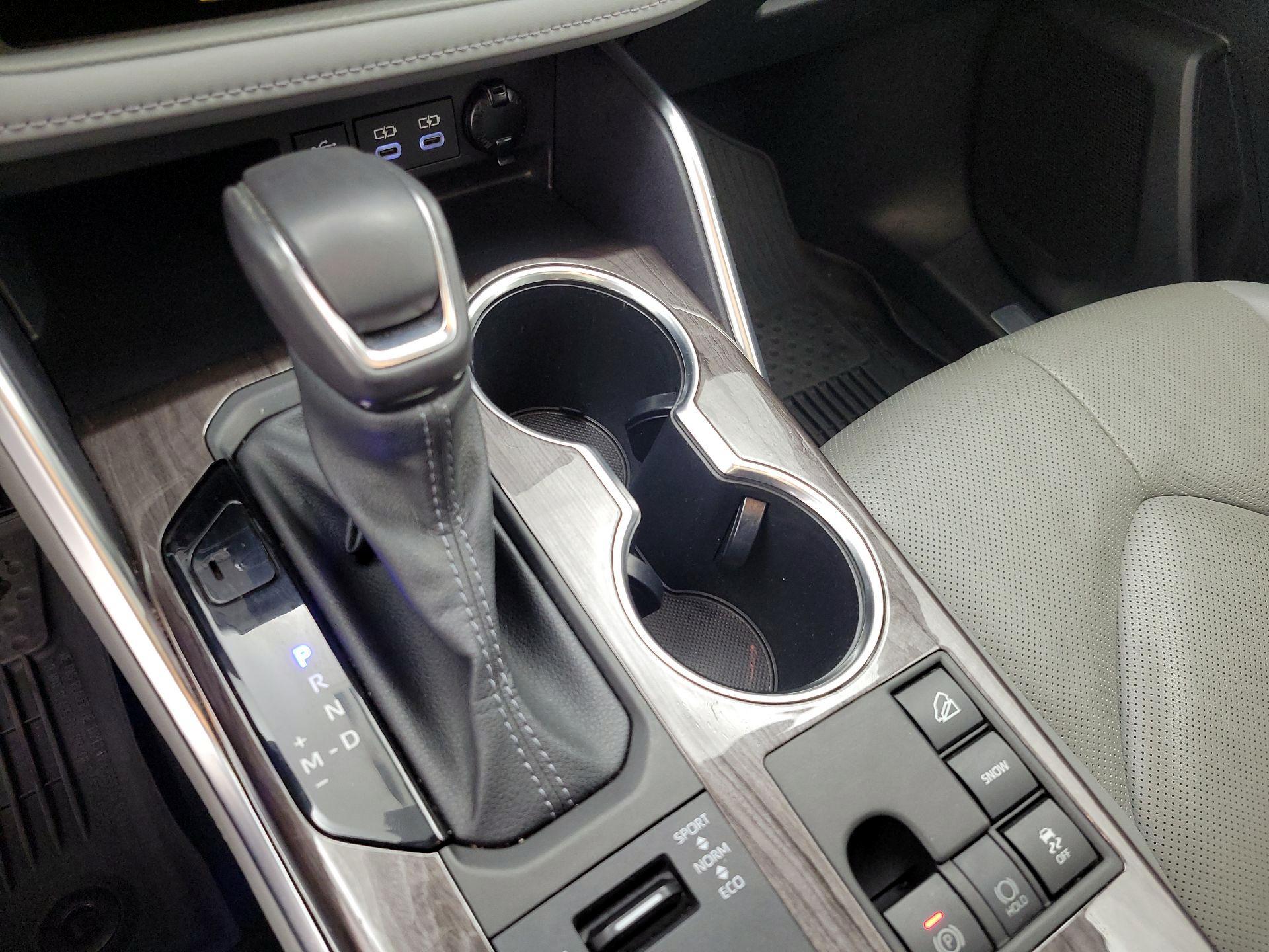 Thumbnail: 2023 Toyota Highlander - 17