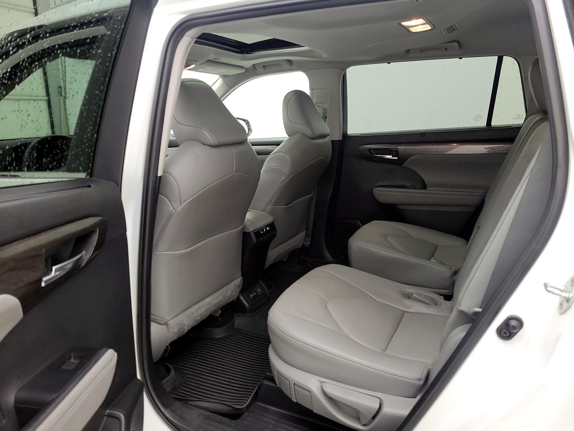 Thumbnail: 2023 Toyota Highlander - 20