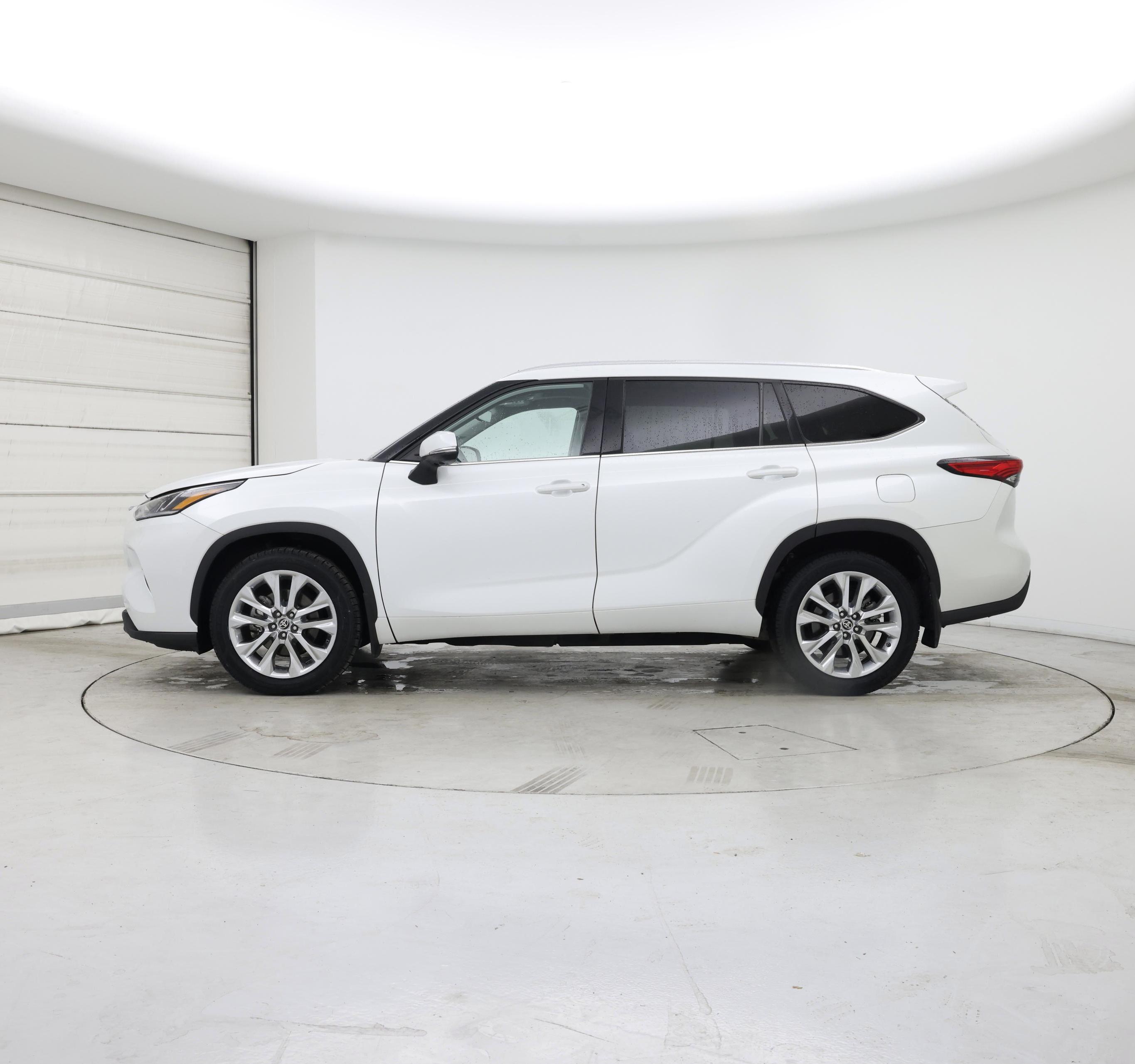 Thumbnail: 2023 Toyota Highlander - 3
