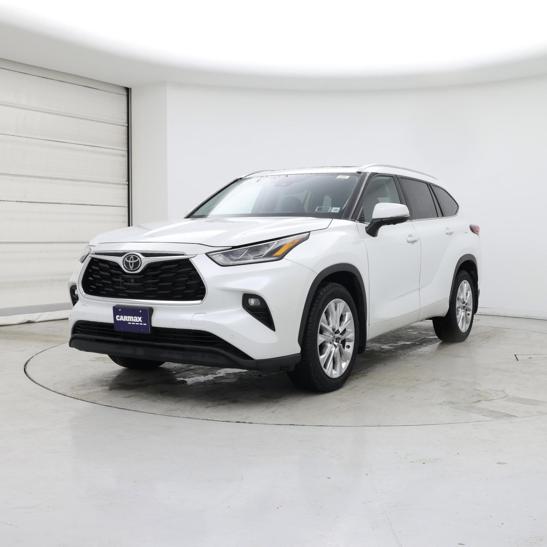 Thumbnail: 2023 Toyota Highlander - 4